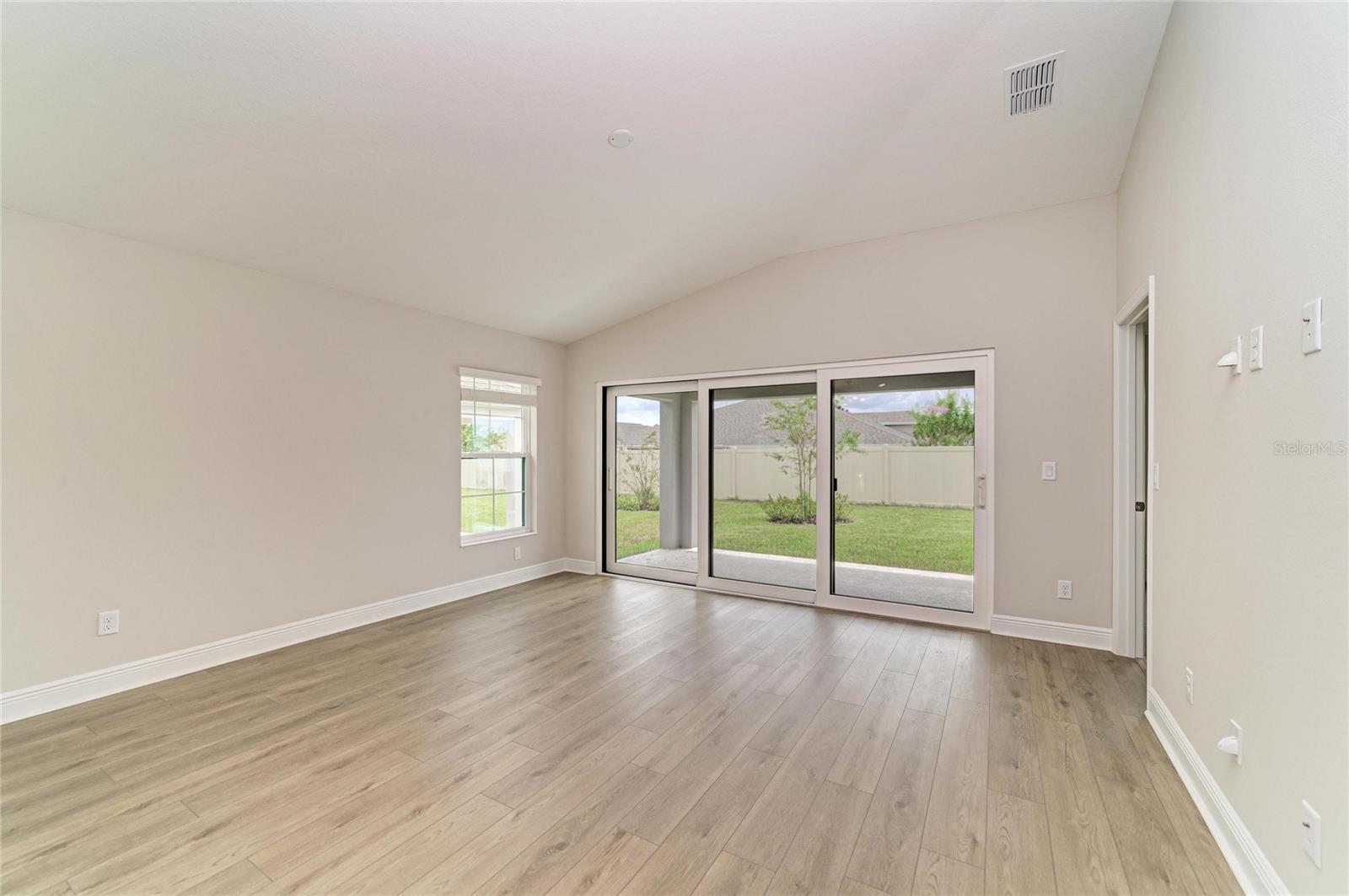 12365 Oak Hill Way Property Photo 18