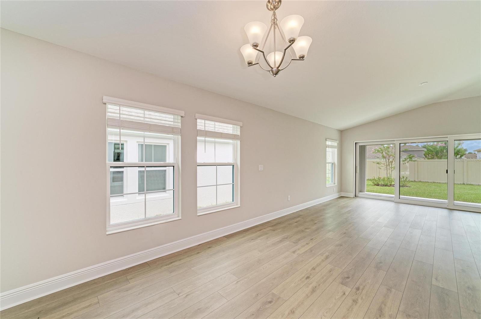12365 Oak Hill Way Property Photo 21