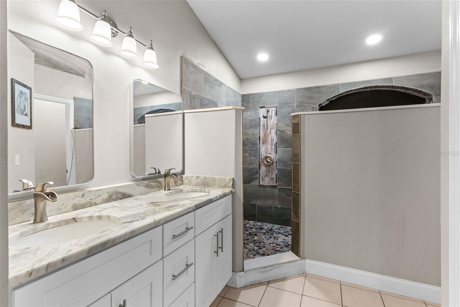 12106 Shady Forest Dr Property Photo 10