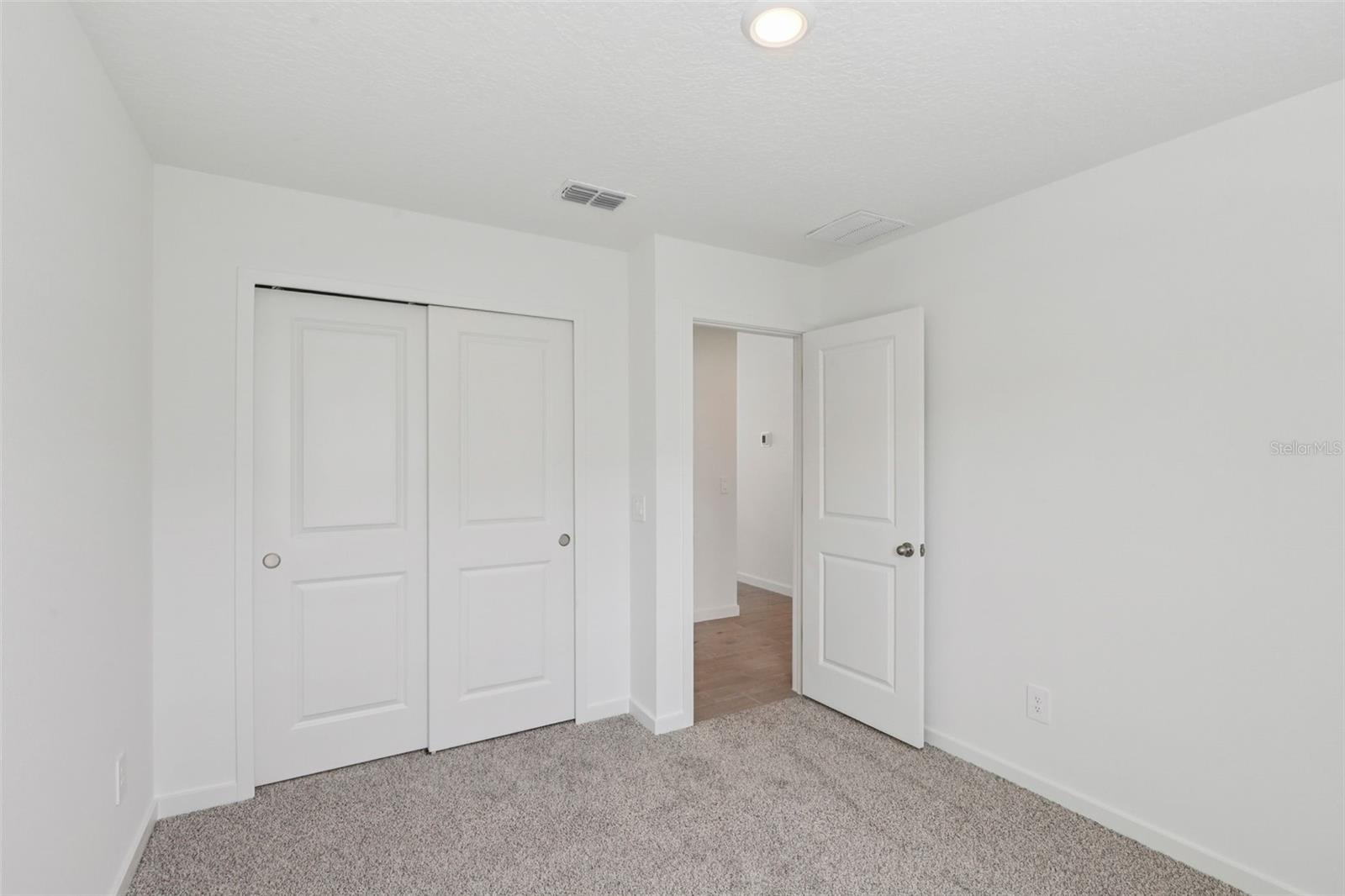 16 Derbyshire Dr Property Photo 10