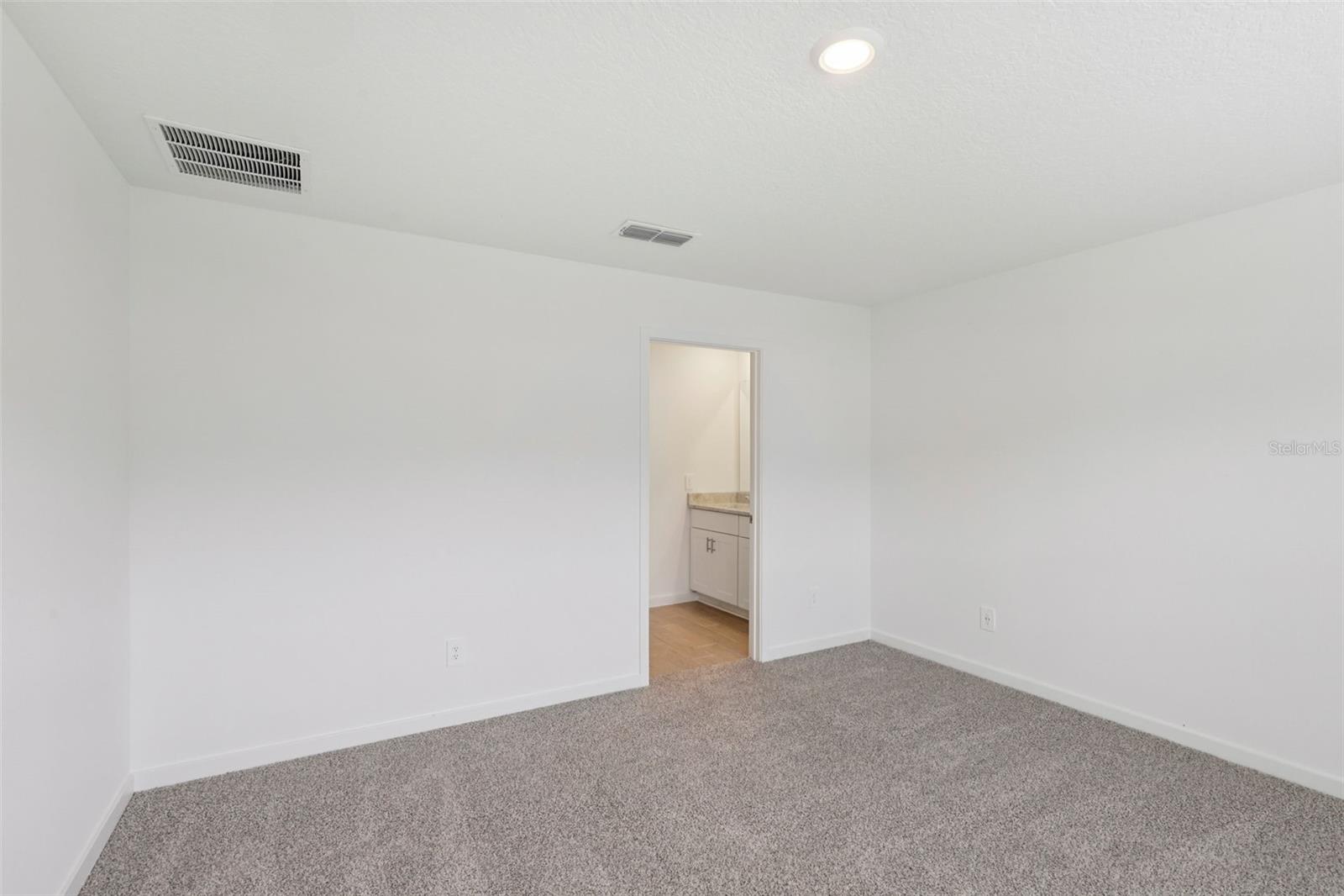 16 Derbyshire Dr Property Photo 21