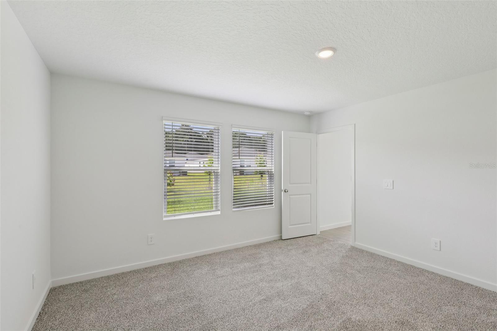 16 Derbyshire Dr Property Photo 23