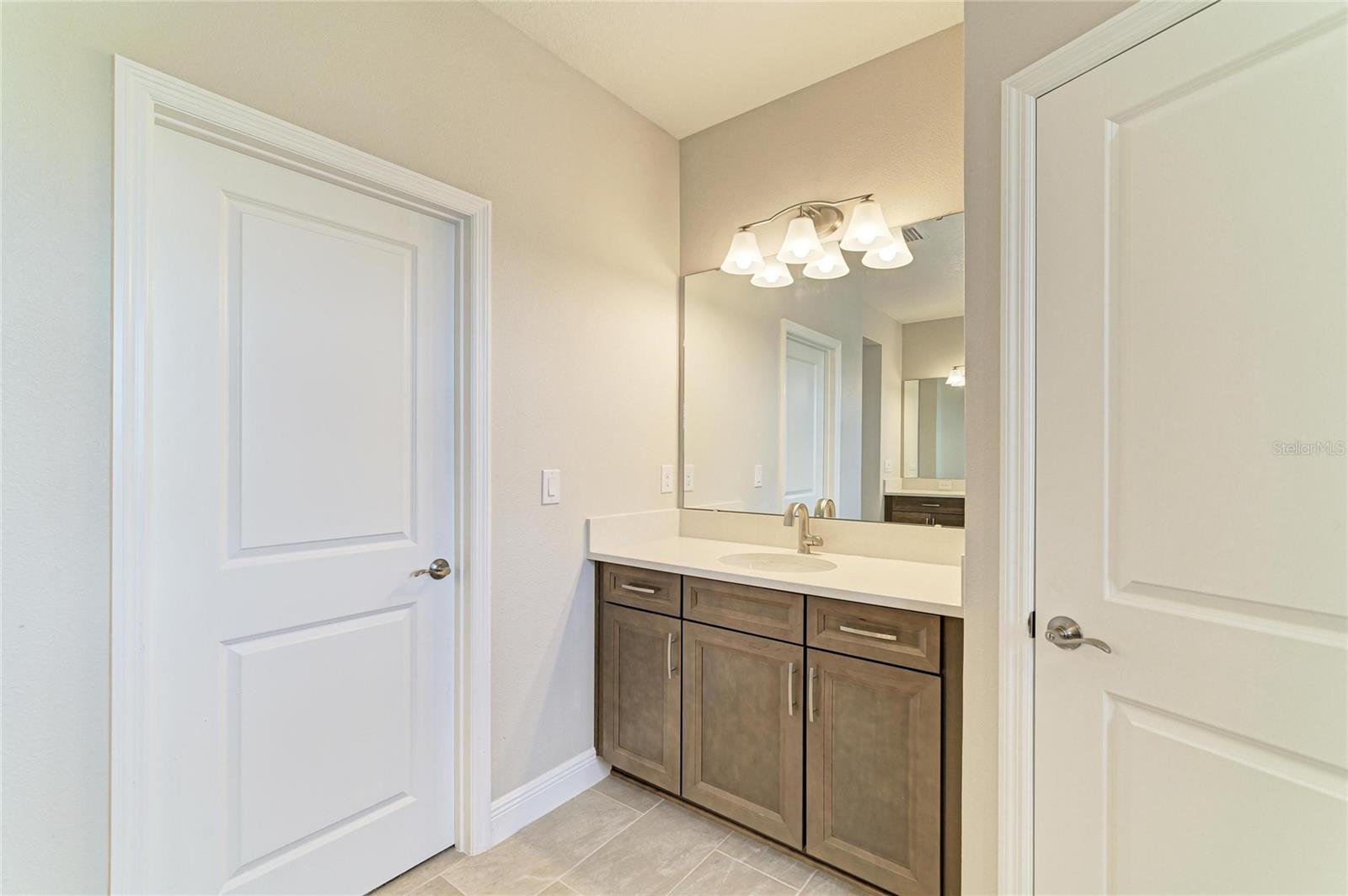 10316 Longmeadow Ave Property Photo 10