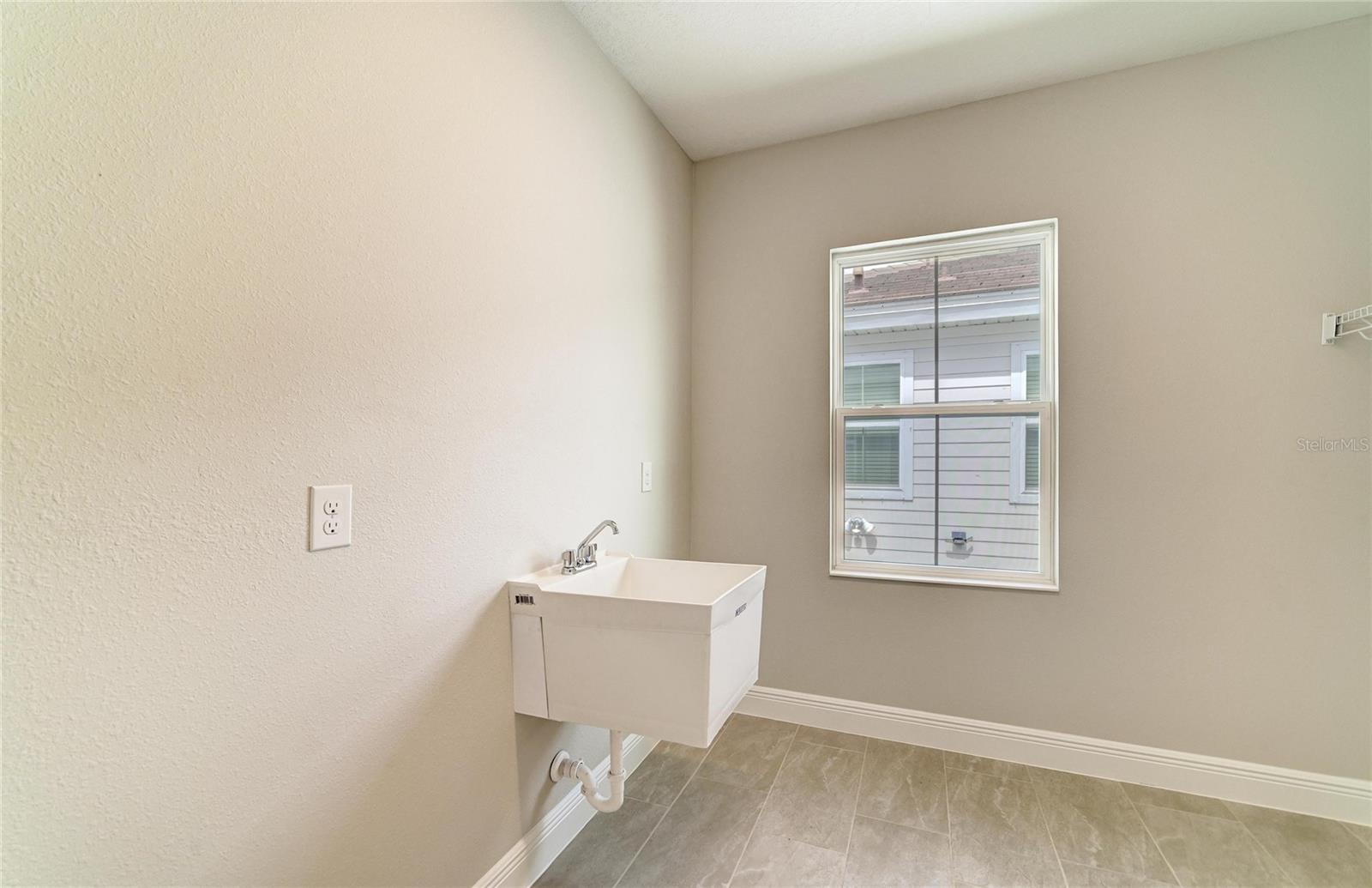 10316 Longmeadow Ave Property Photo 45