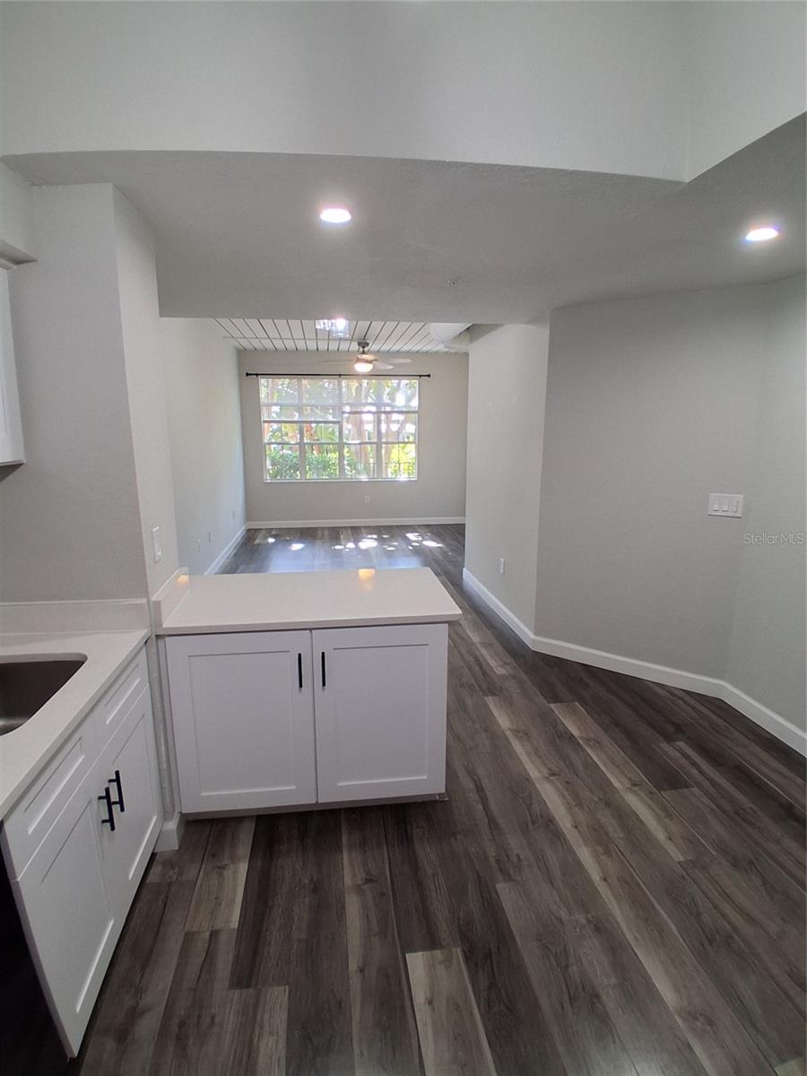 2402 W Azeele St #417 Property Photo 5