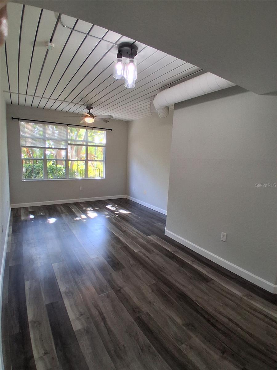 2402 W Azeele St #417 Property Photo 6