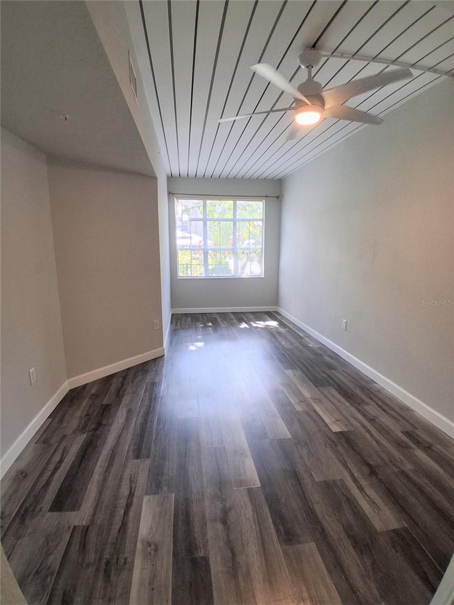 2402 W Azeele St #417 Property Photo 10