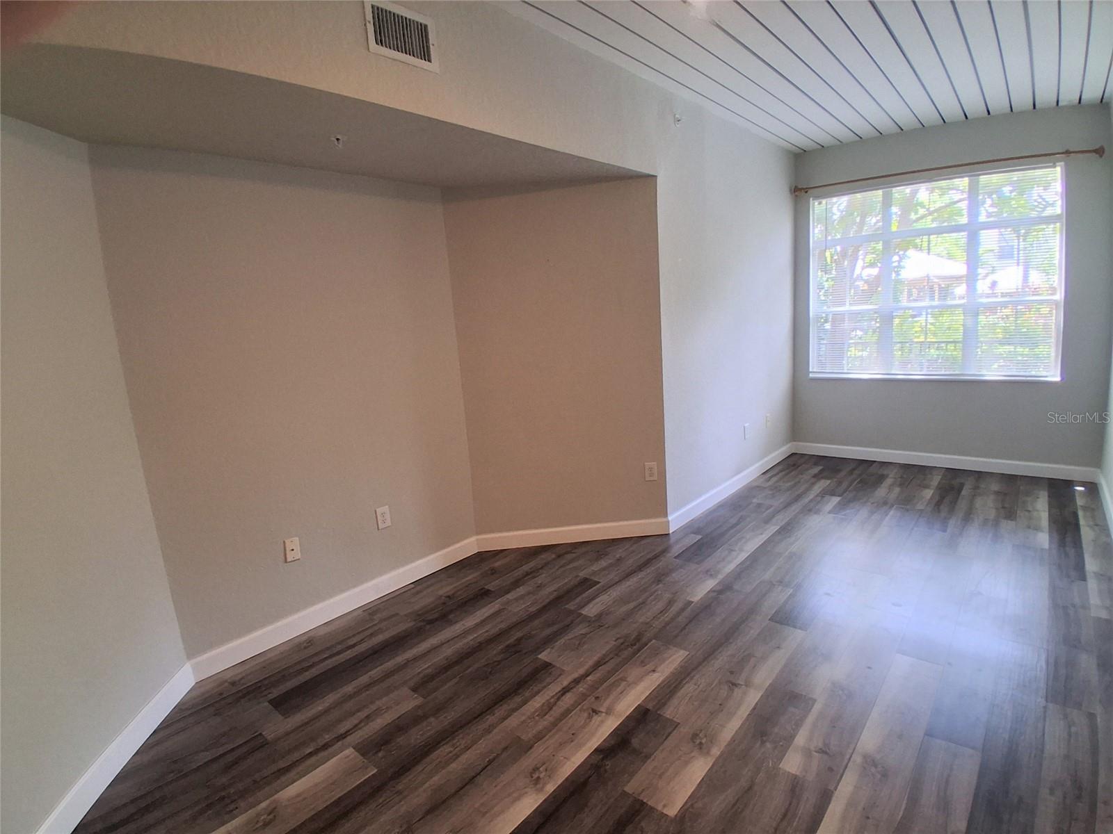 2402 W Azeele St #417 Property Photo 11