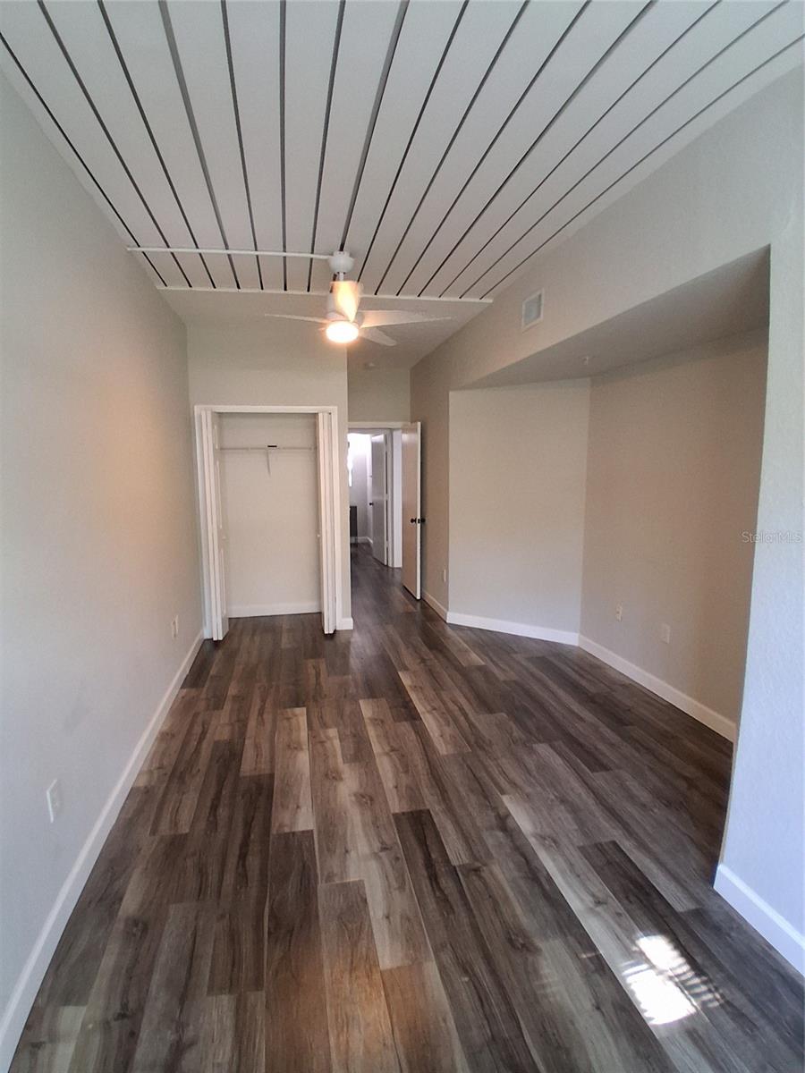 2402 W Azeele St #417 Property Photo 12
