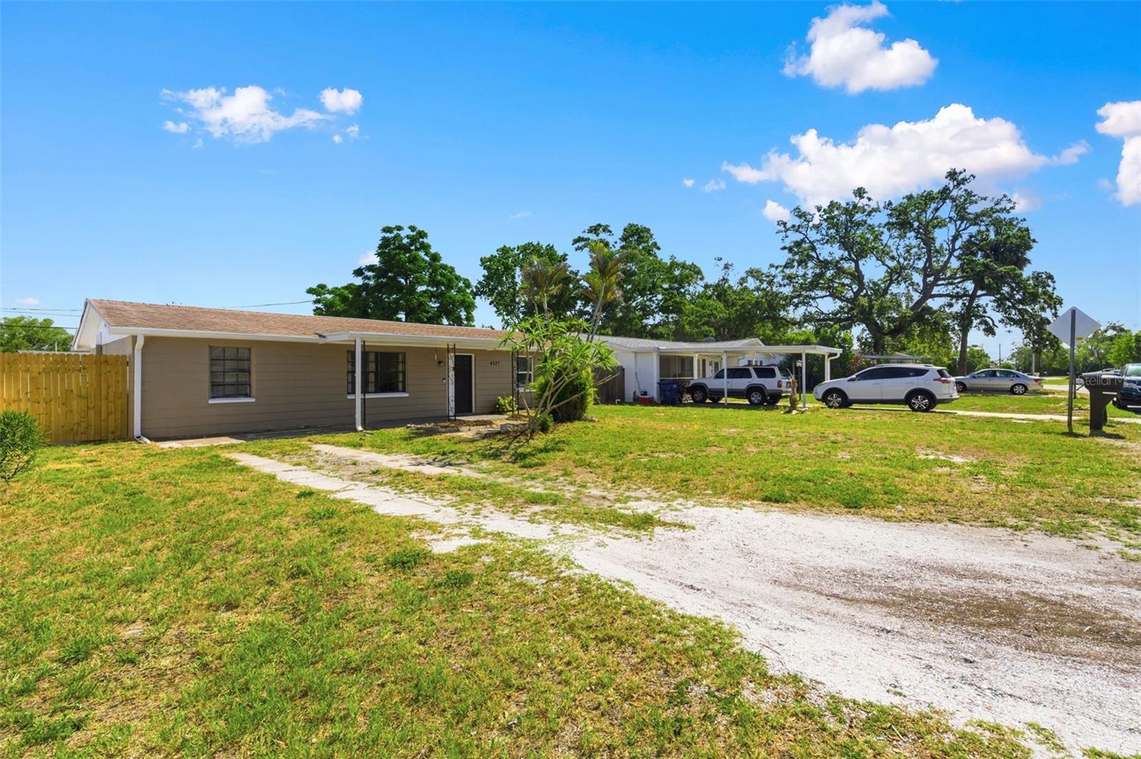4327 Beacon Square Dr Property Photo 2