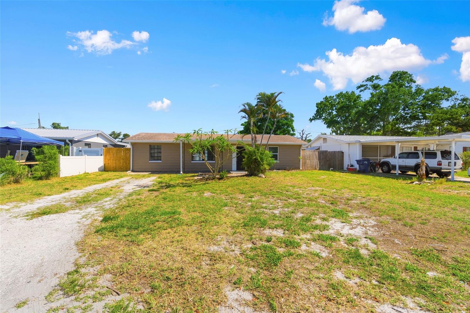 4327 Beacon Square Dr Property Photo 4