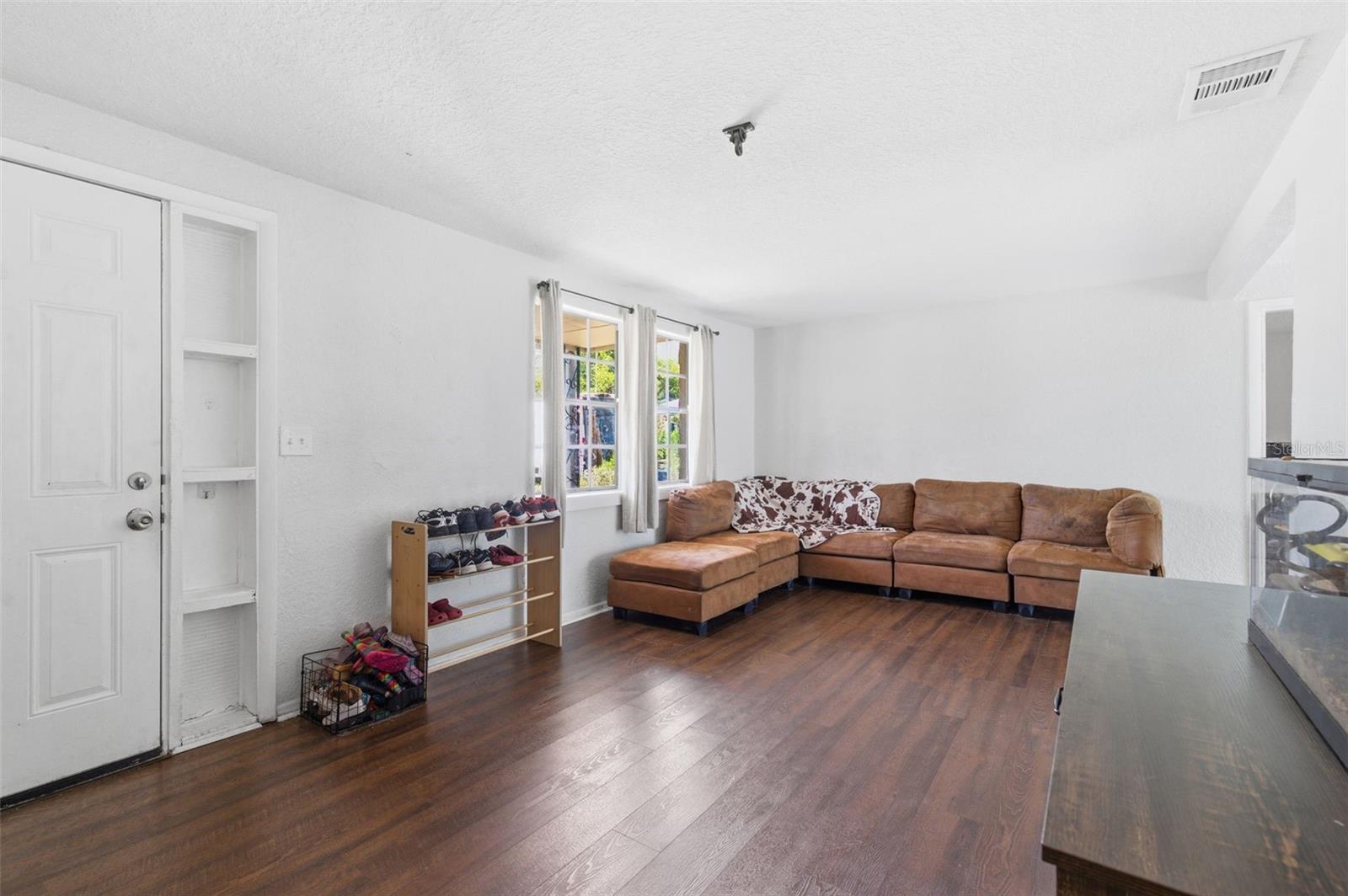 4327 Beacon Square Dr Property Photo 9