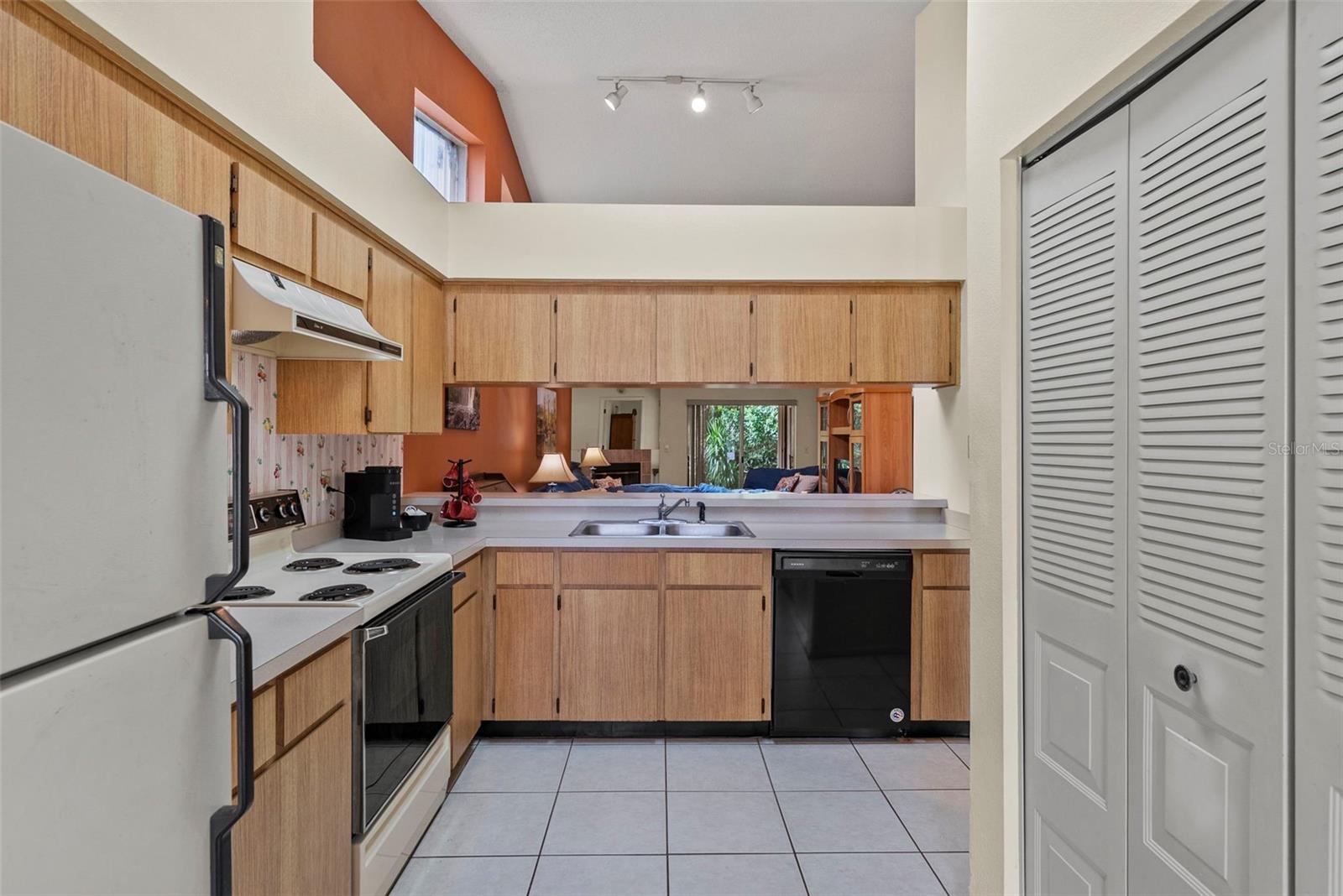 8601 Twin Farms Pl Property Photo 2