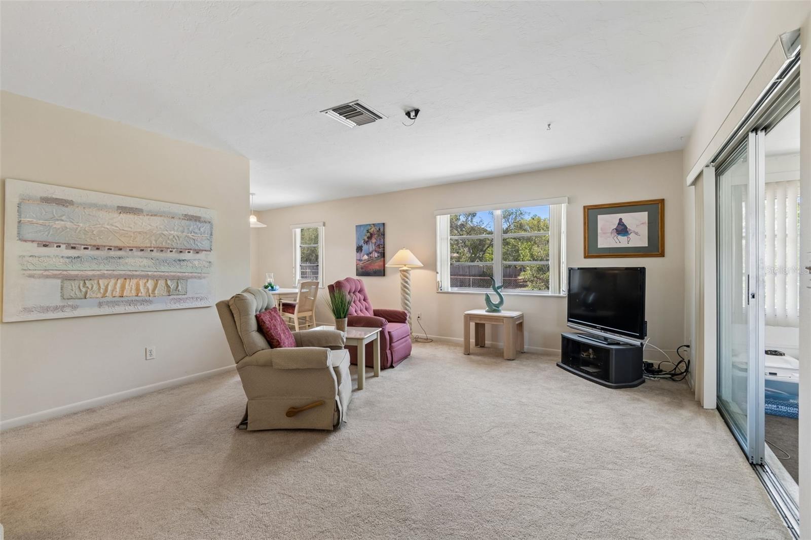 6432 Spring Hill Dr Property Photo 4