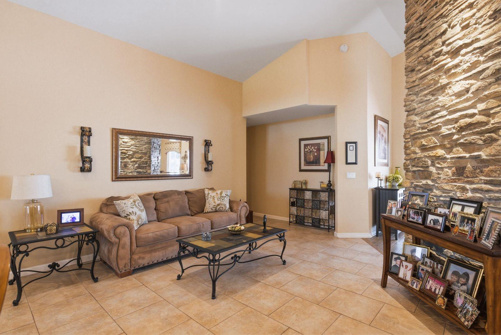 3228 Bentley Dr Property Photo 3
