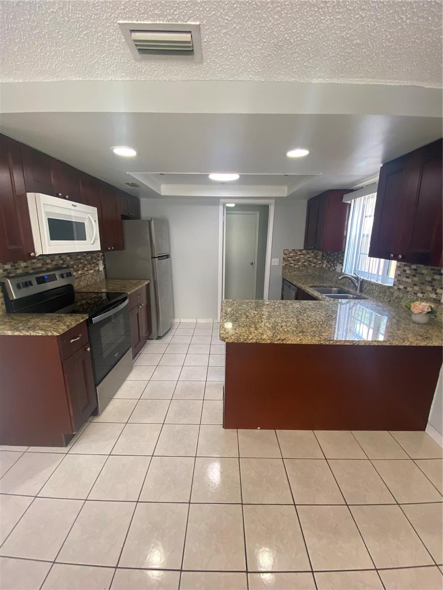 12703 Alida Pl Property Photo 3