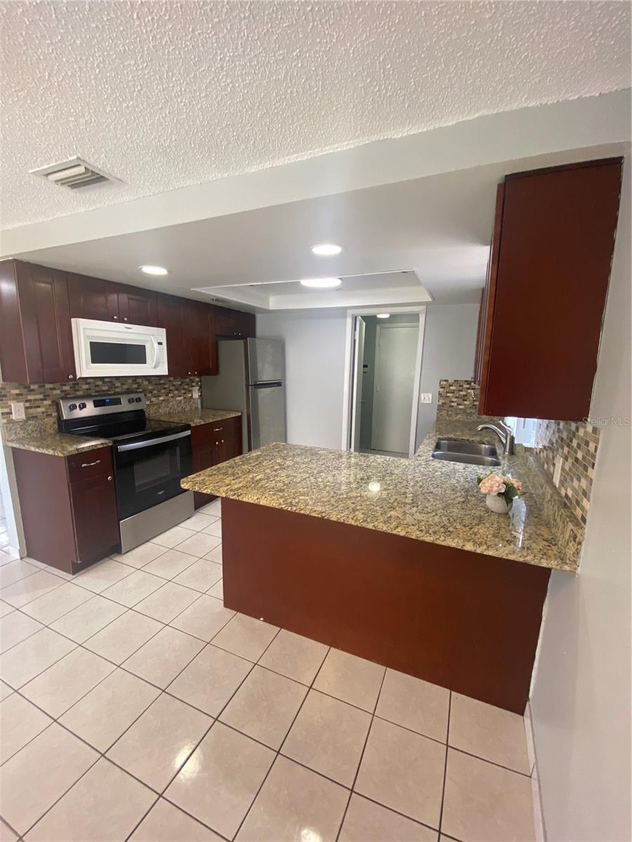 12703 Alida Pl Property Photo 4