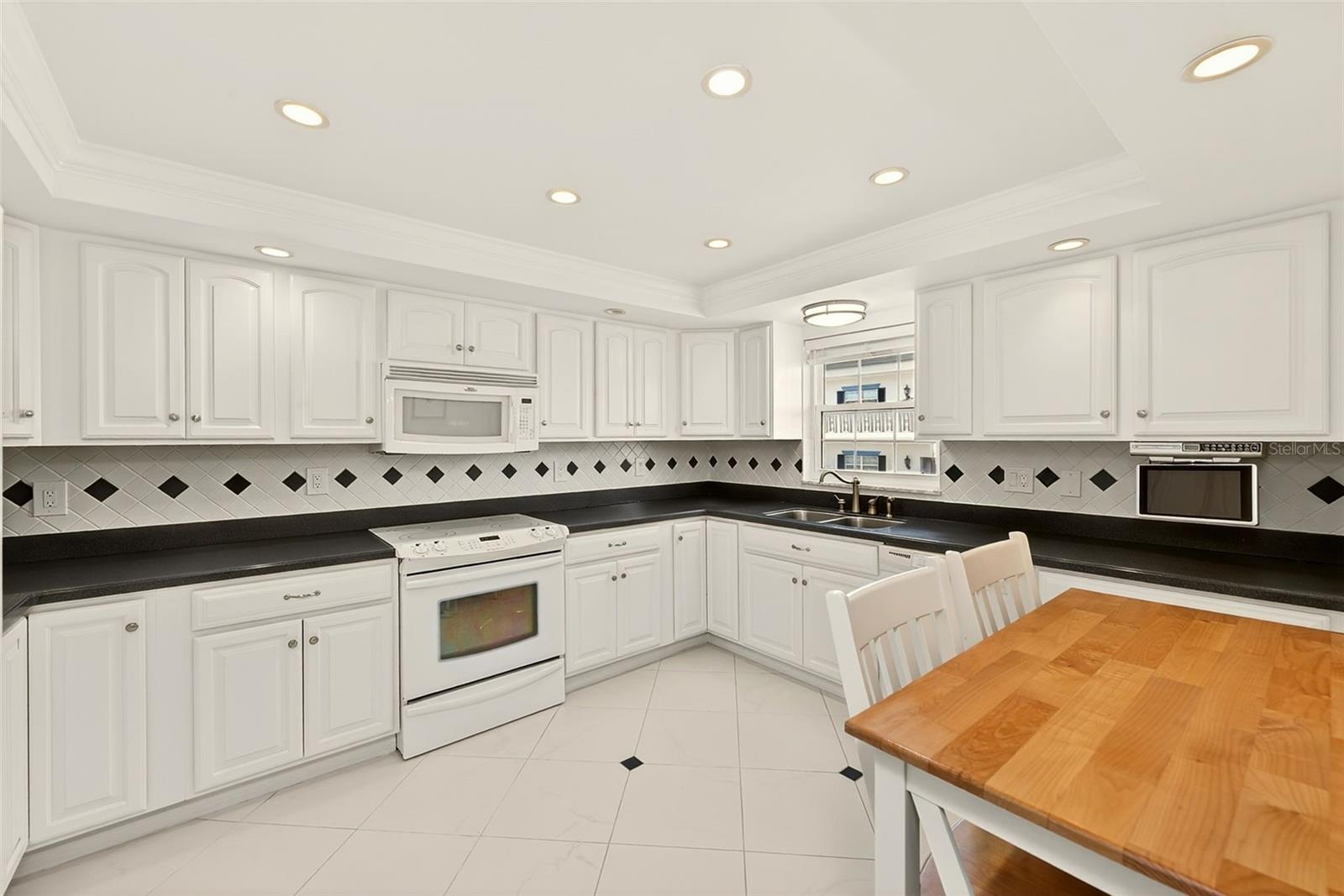 131 Bluff View Dr #401 Property Photo 13