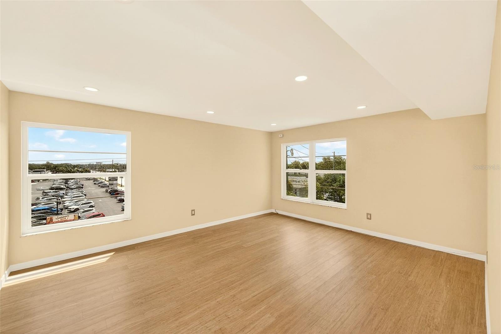 131 Bluff View Dr #401 Property Photo 21