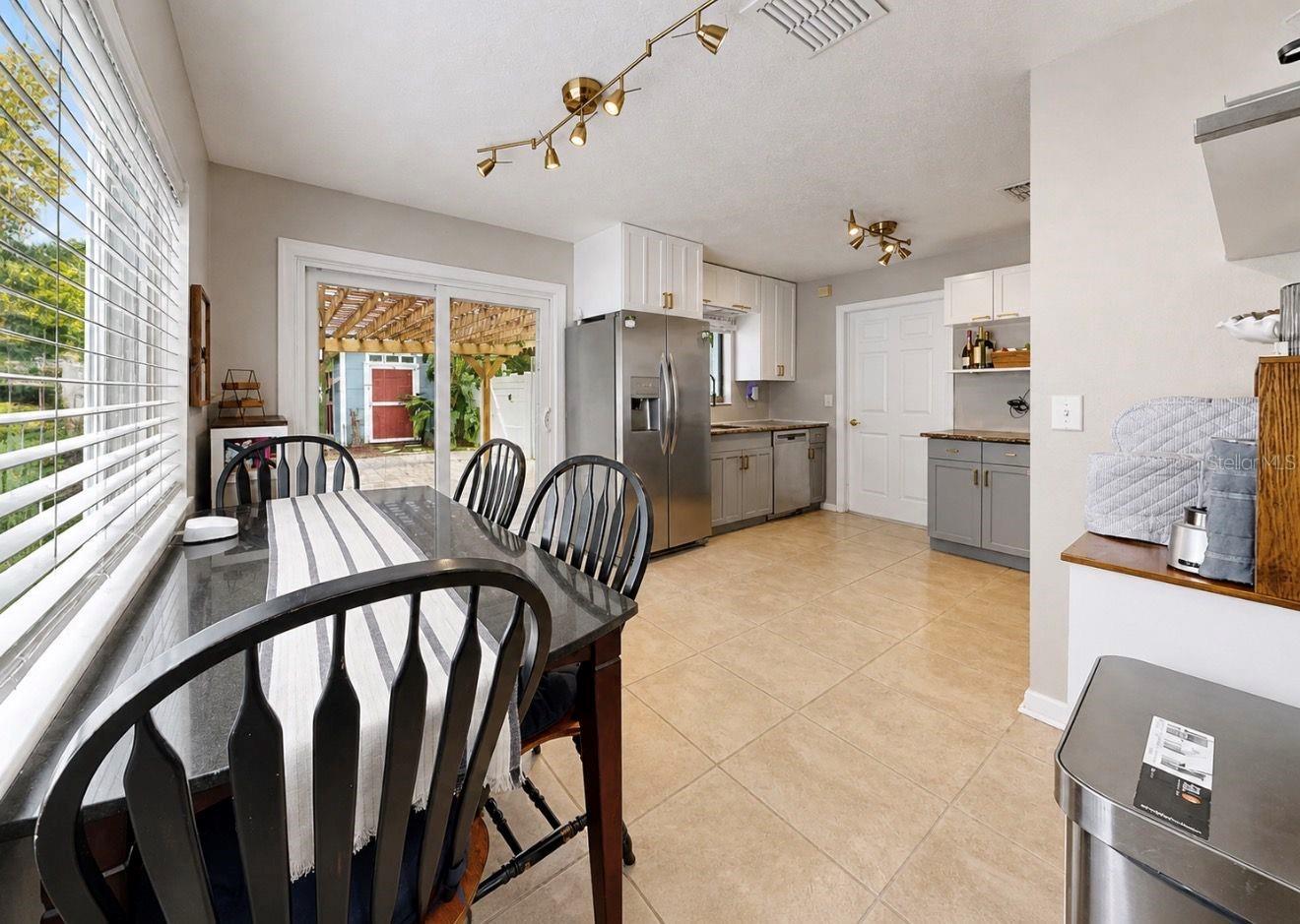 10331 Summerview Cir Property Photo 11