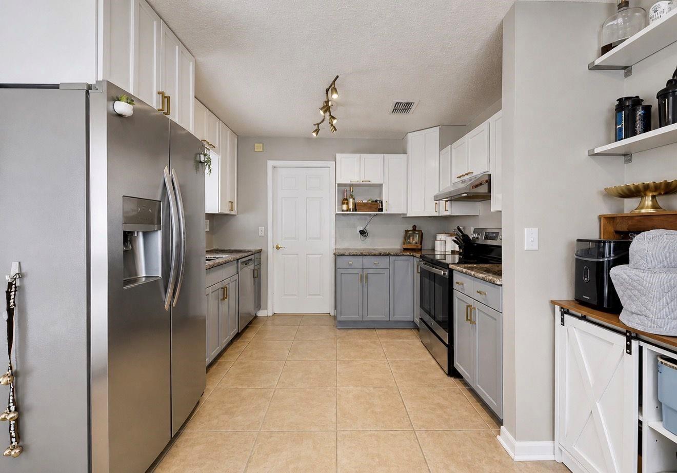 10331 Summerview Cir Property Photo 14
