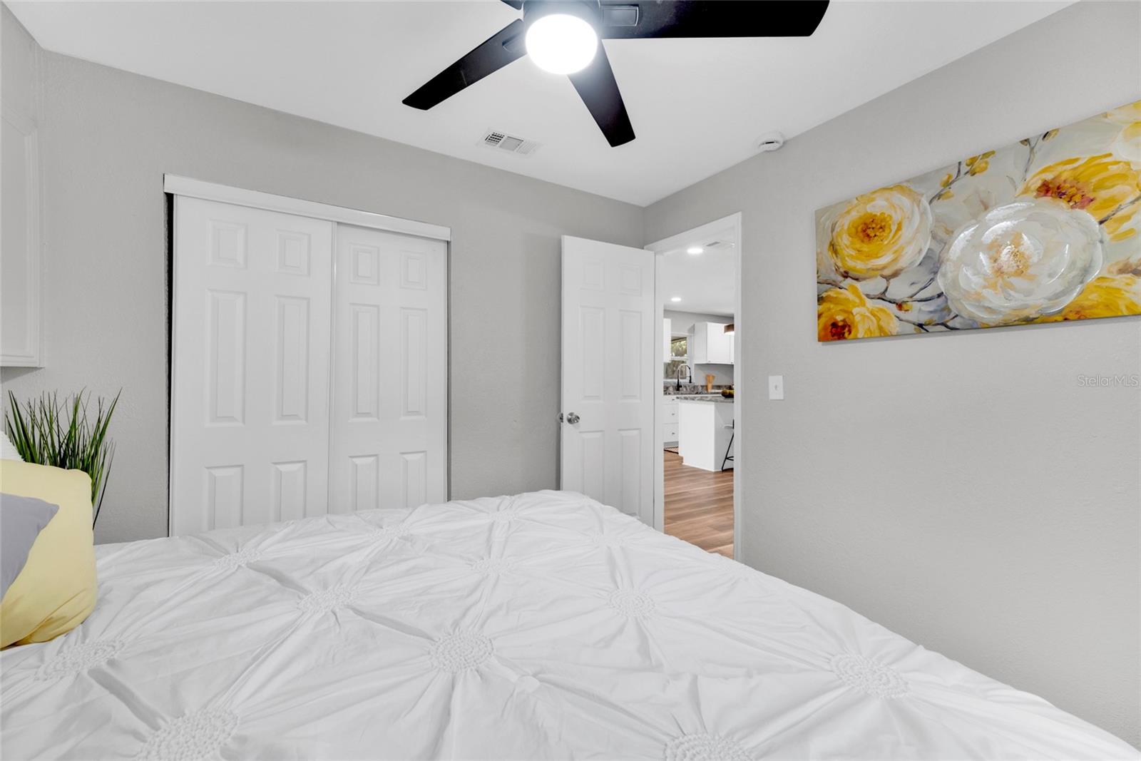 429 E Oakwood St Property Photo 14