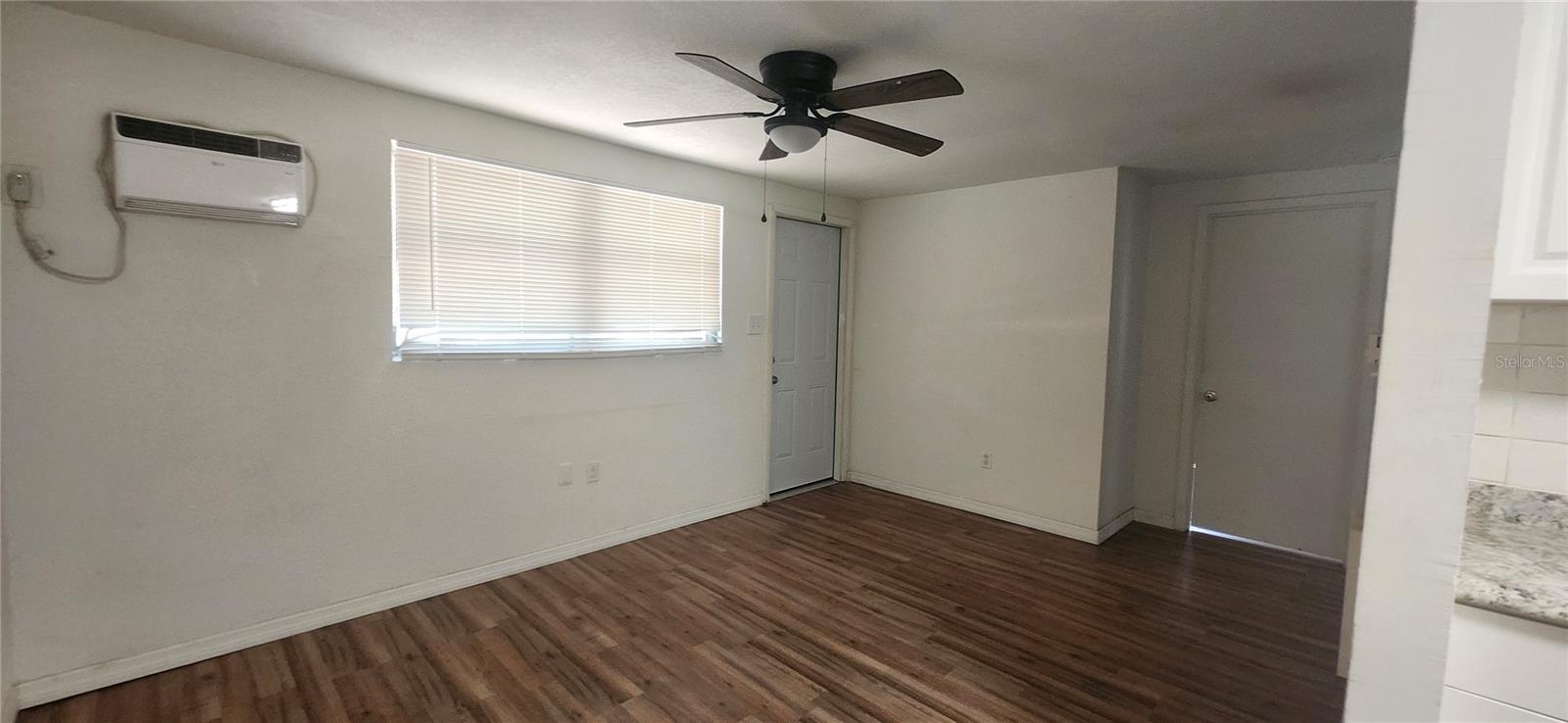 5320 Pine St #a Property Photo 2