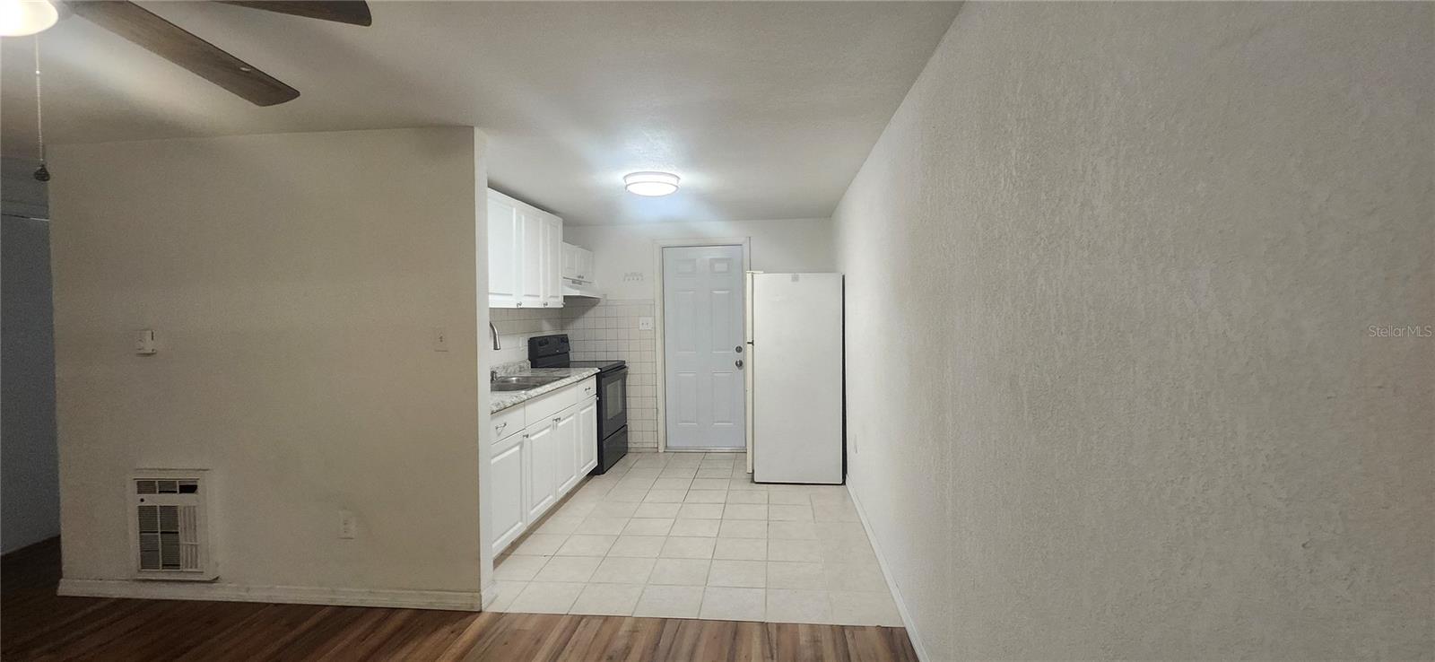 5320 Pine St #a Property Photo 3