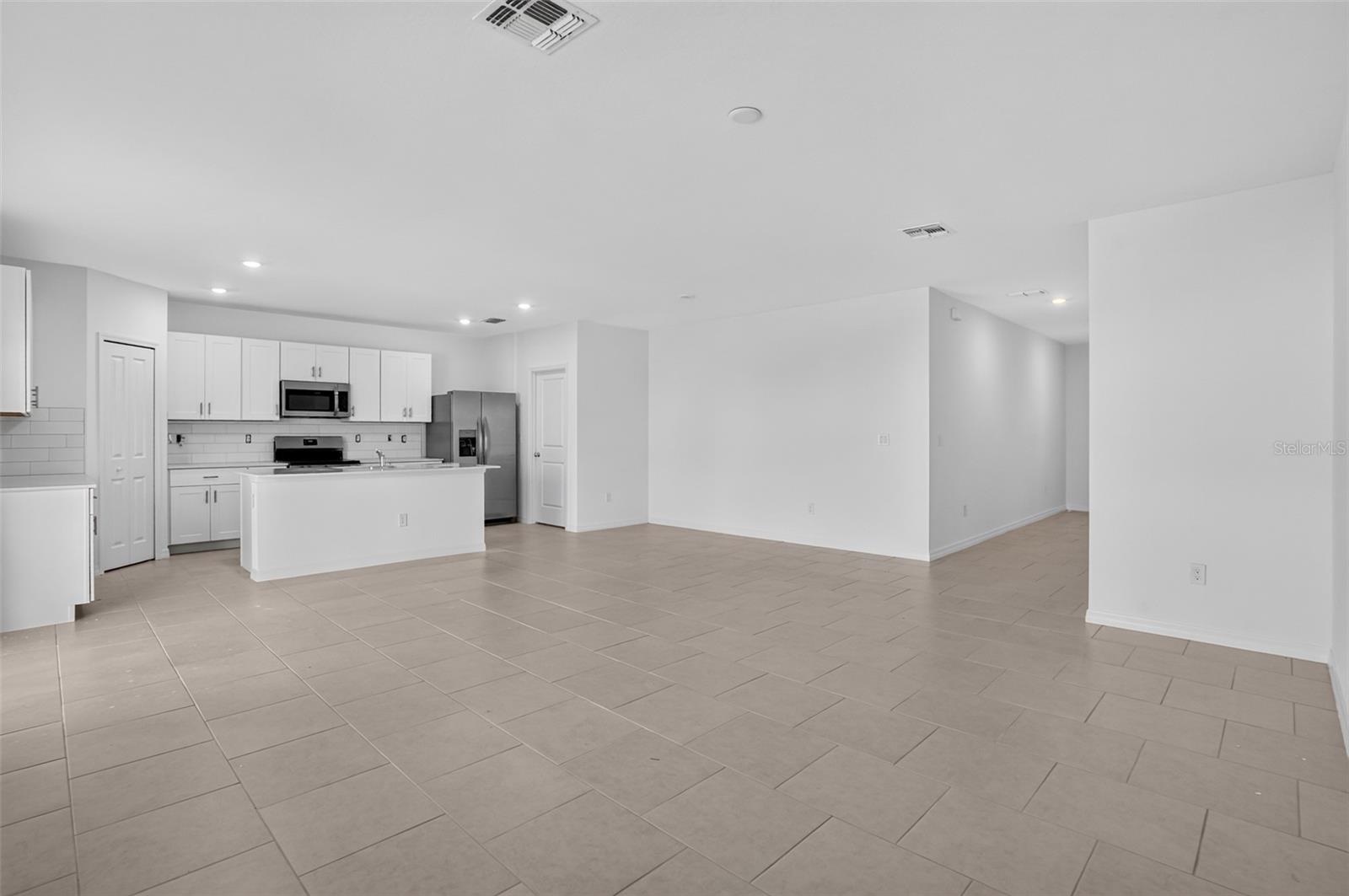 18047 Mellon St Property Photo 6