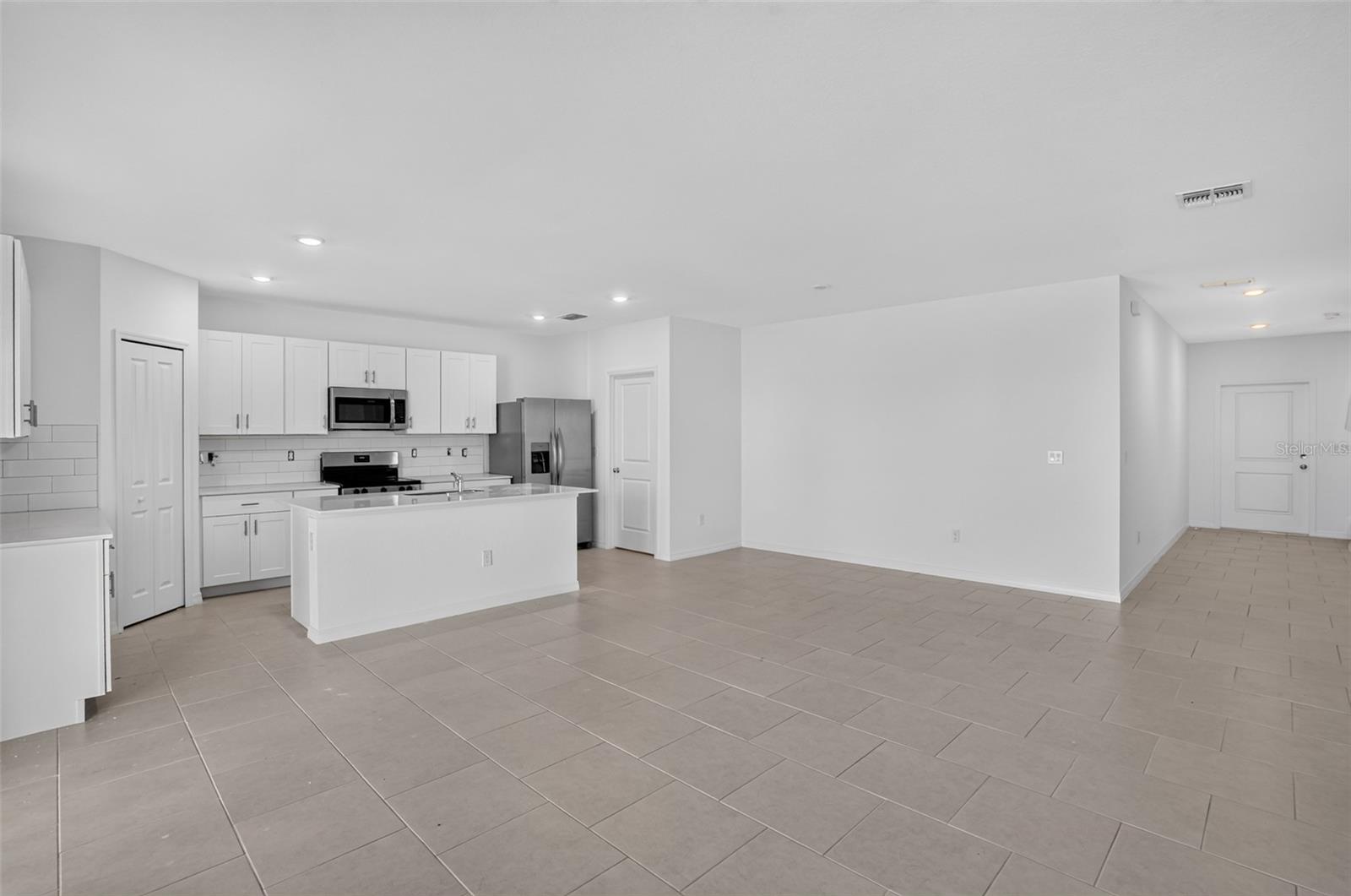 18047 Mellon St Property Photo 8