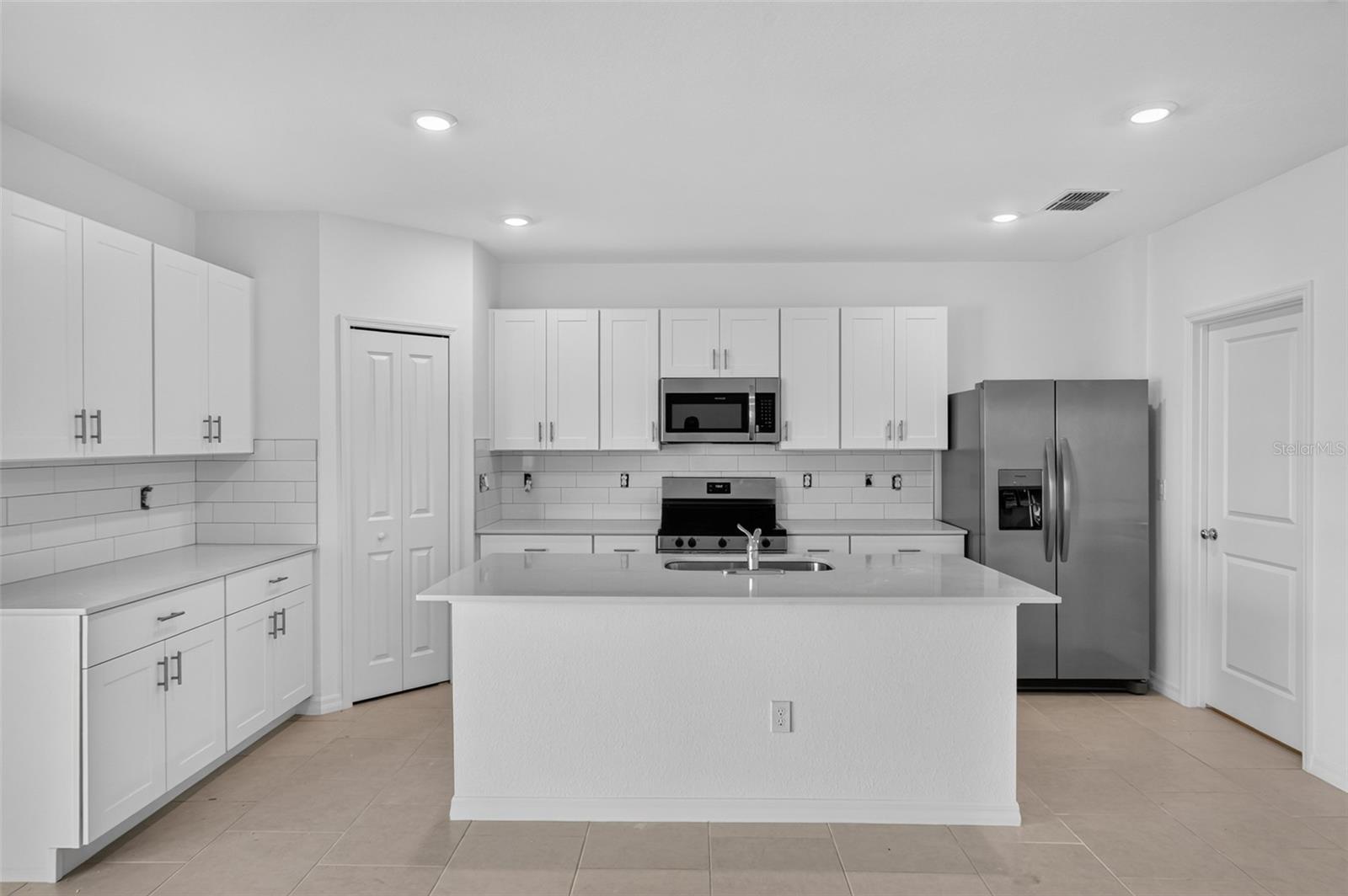 18047 Mellon St Property Photo 9