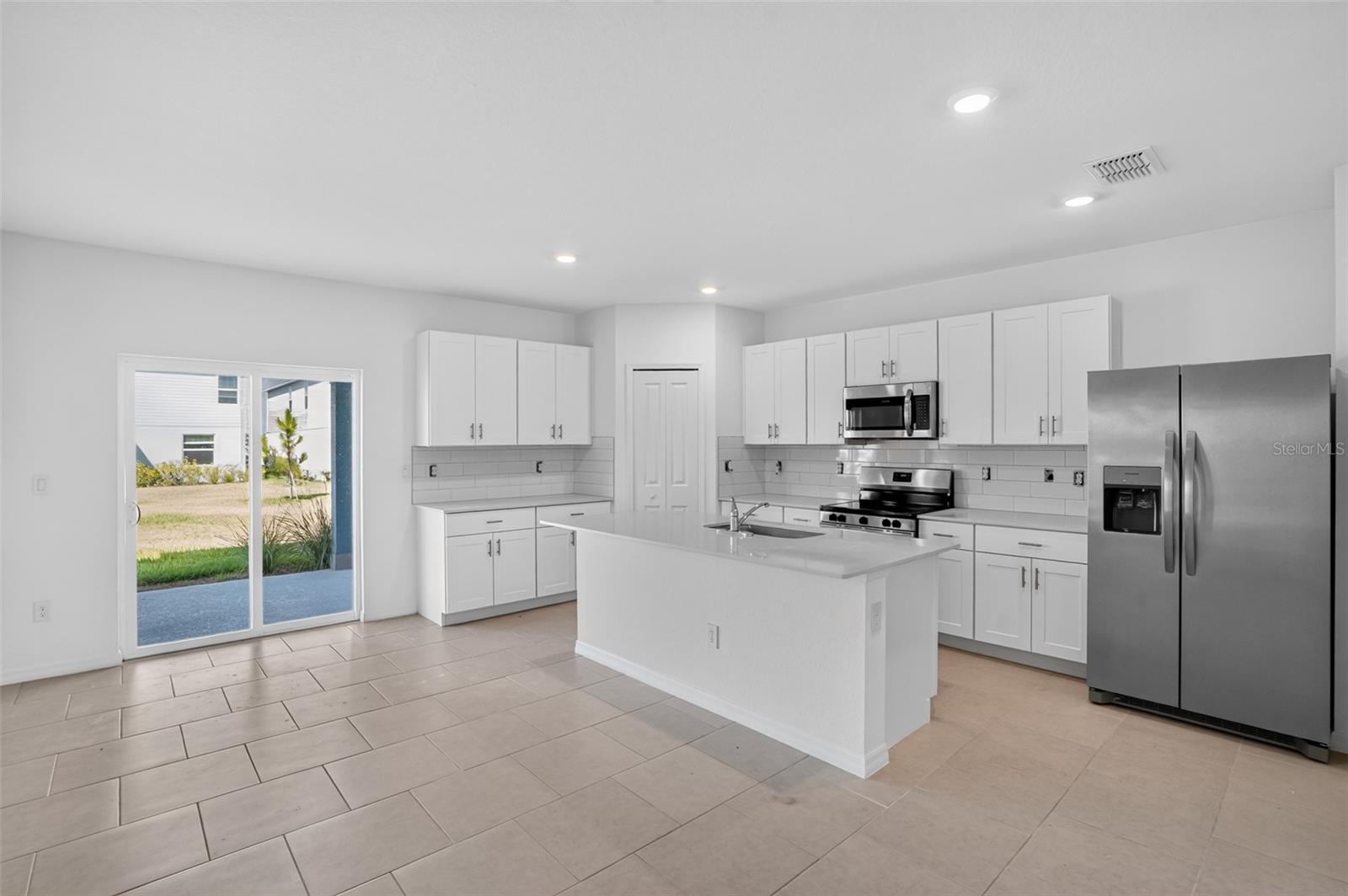 18047 Mellon St Property Photo 10