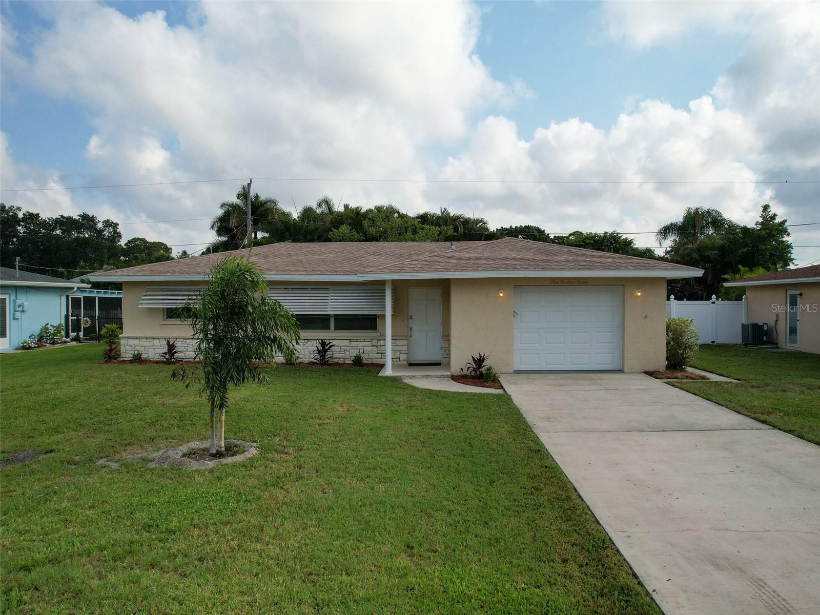916 GILLESPIE ST Property Photo 1