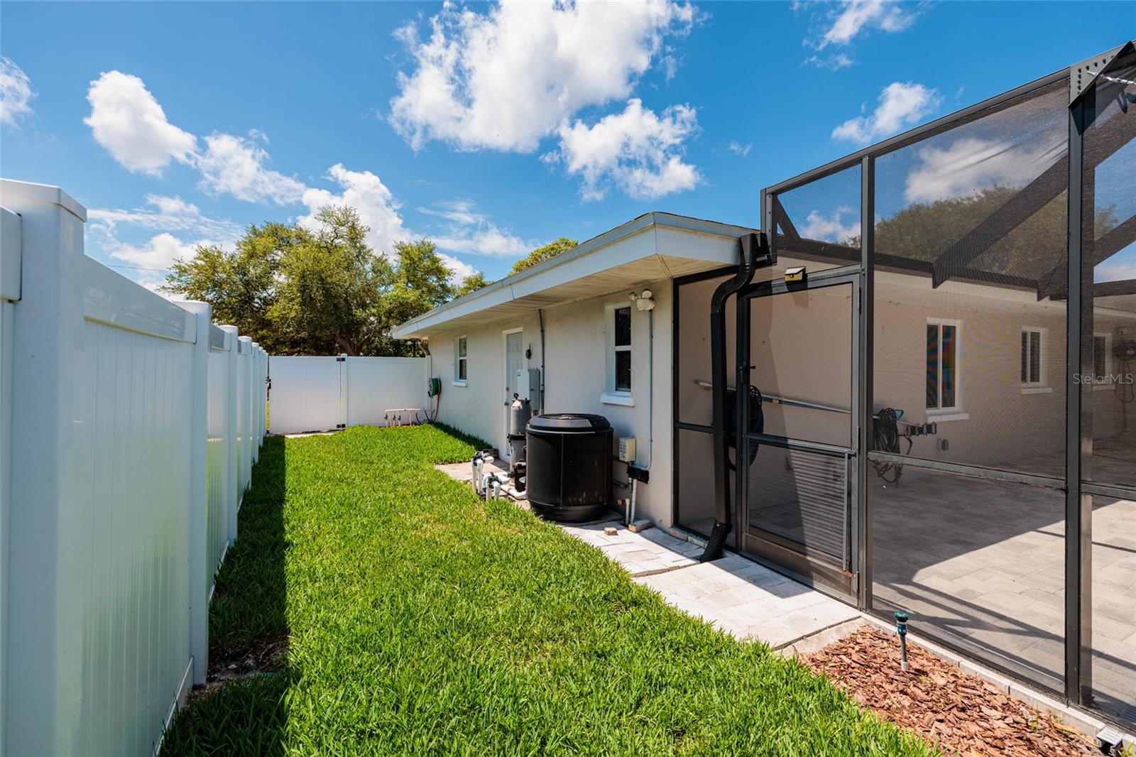 1732 Emerald Dr Property Photo 37