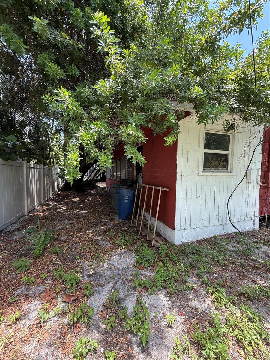 116 85th Ave Property Photo 4