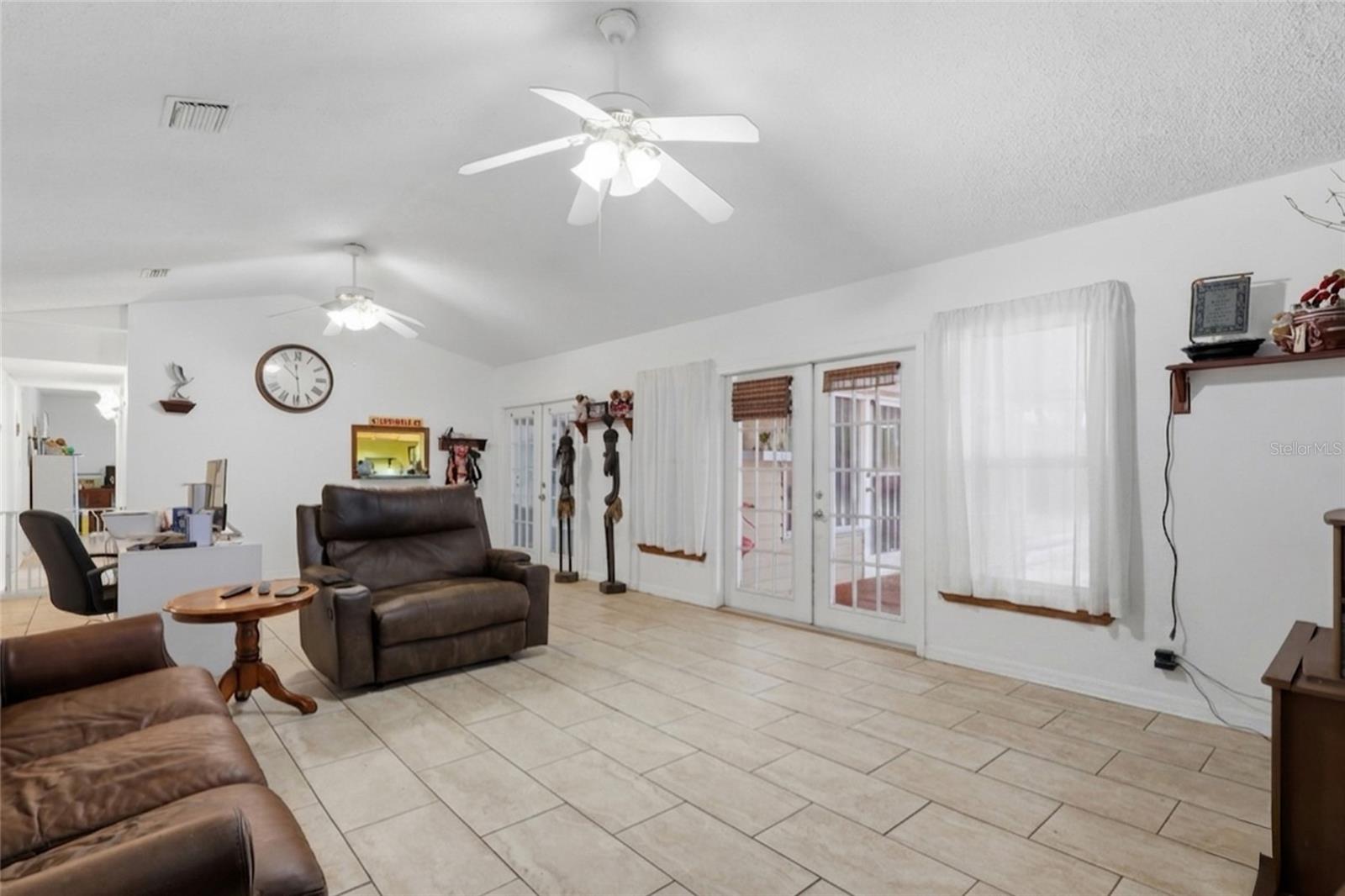 TB8504928 Property Photo 4