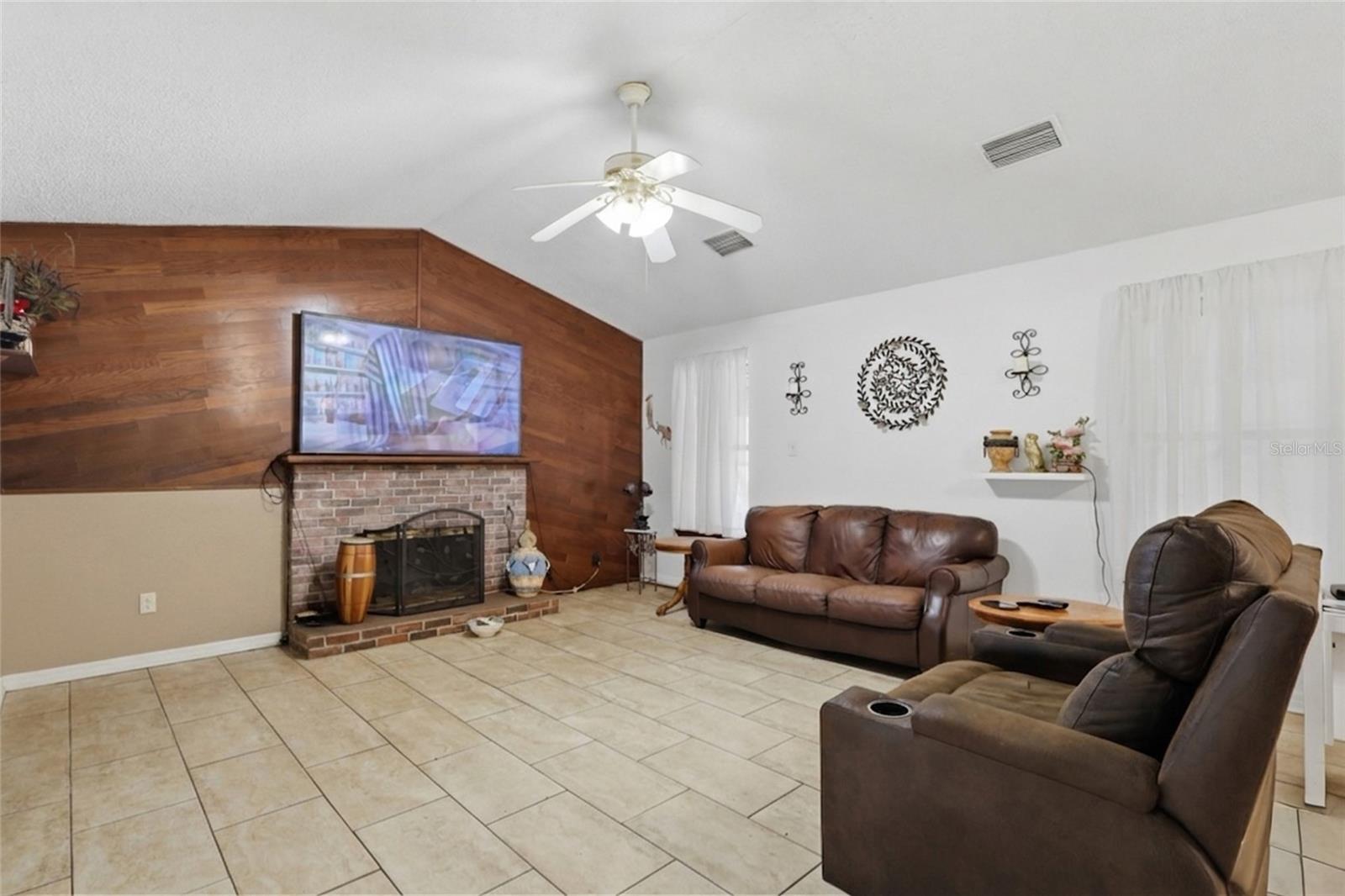 TB8504928 Property Photo 5