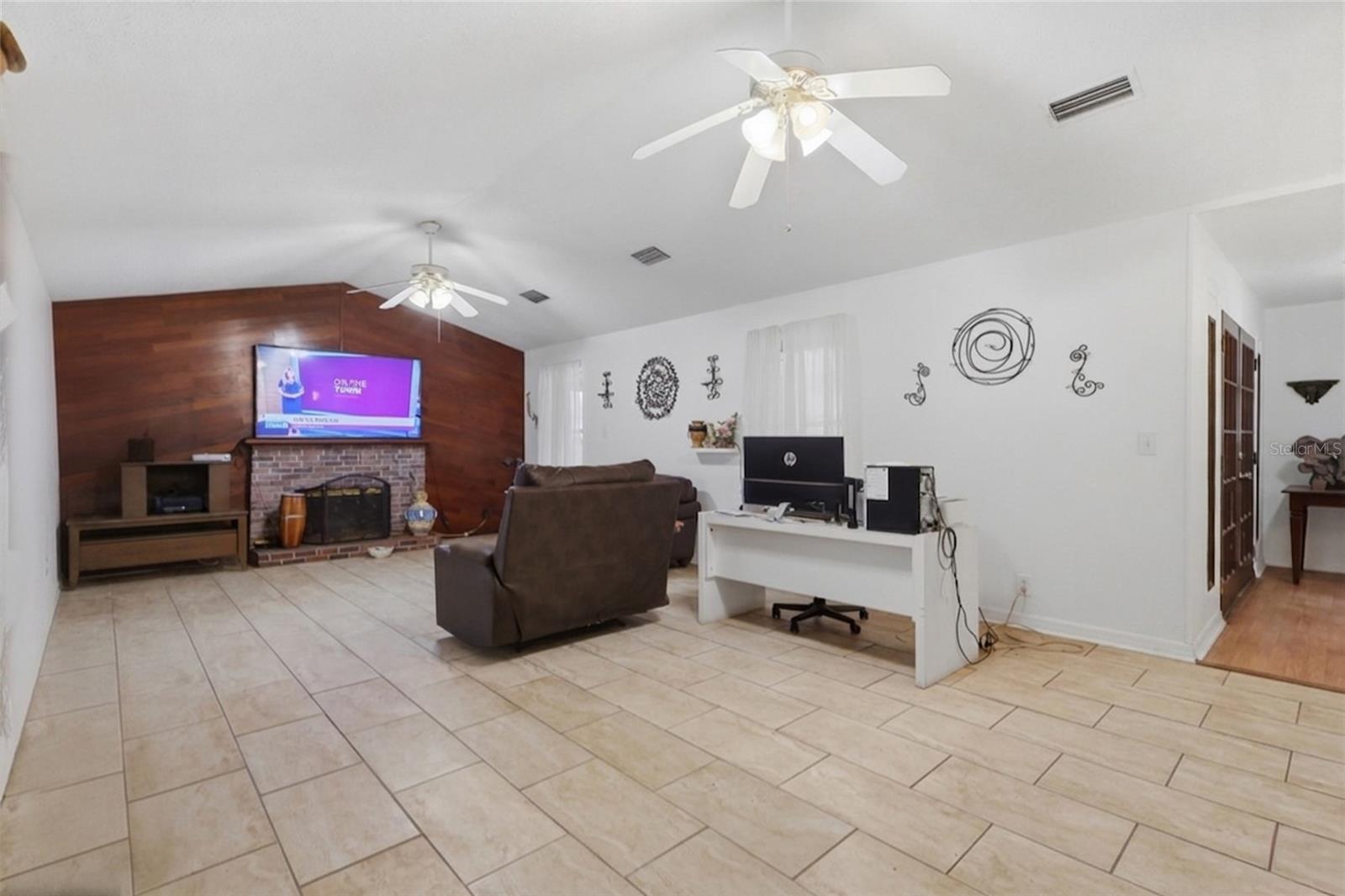 TB8504928 Property Photo 6