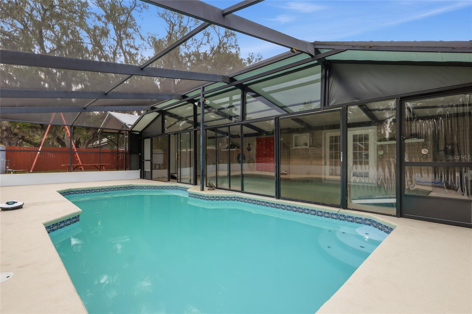 TB8504928 Property Photo 25