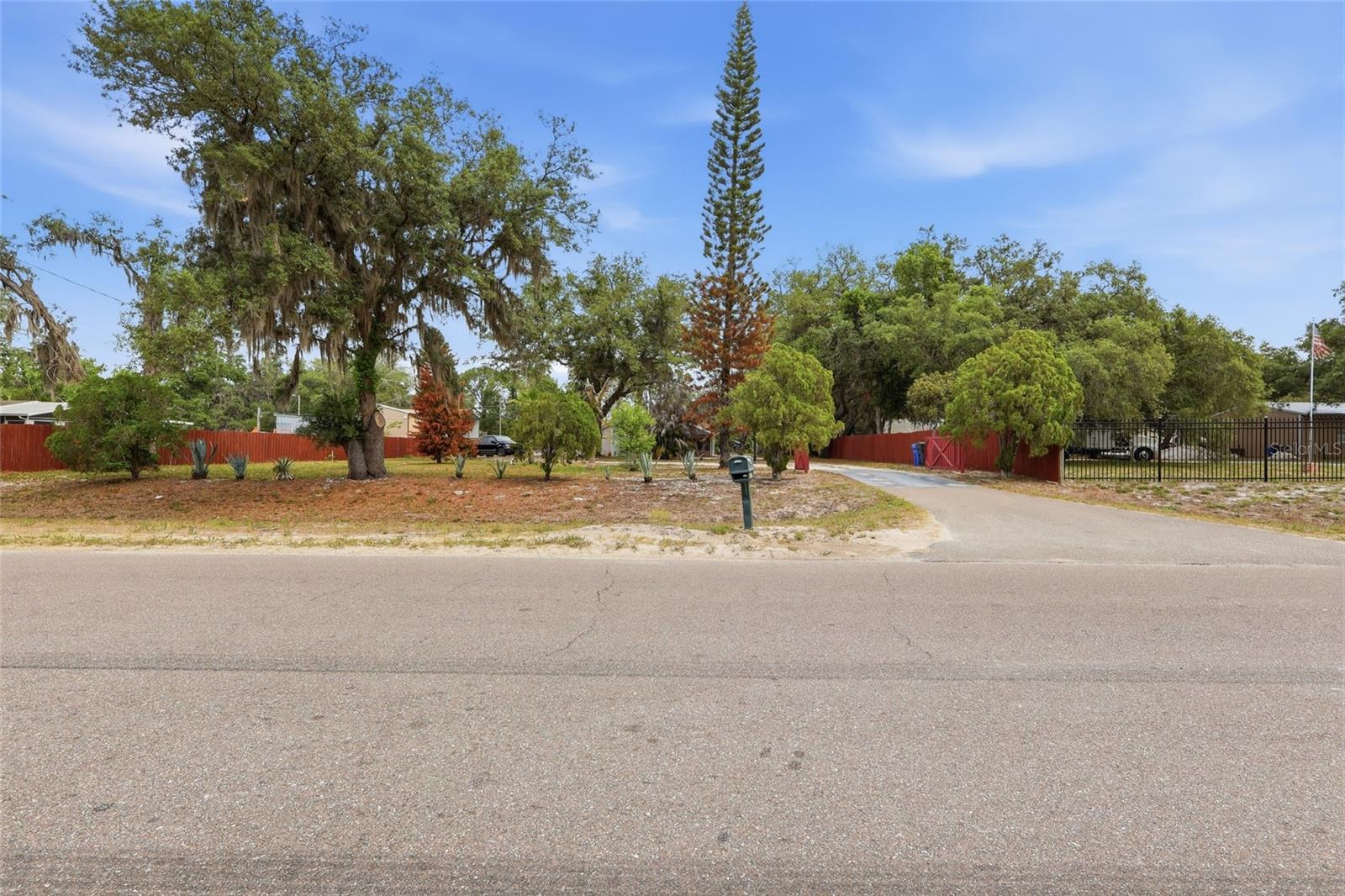 TB8504928 Property Photo 33