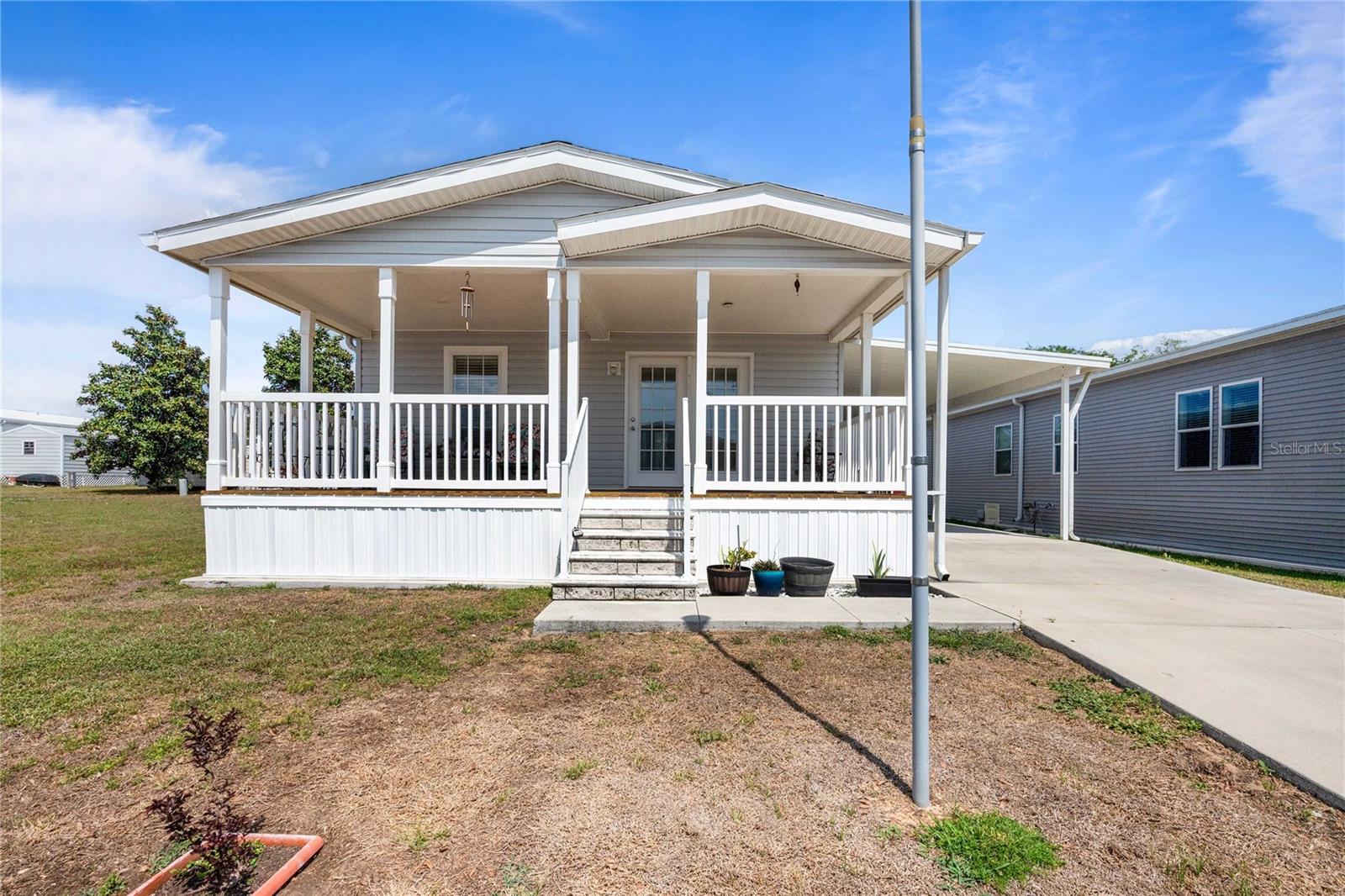 10042 COLLINGWOOD AVE Property Photo 1