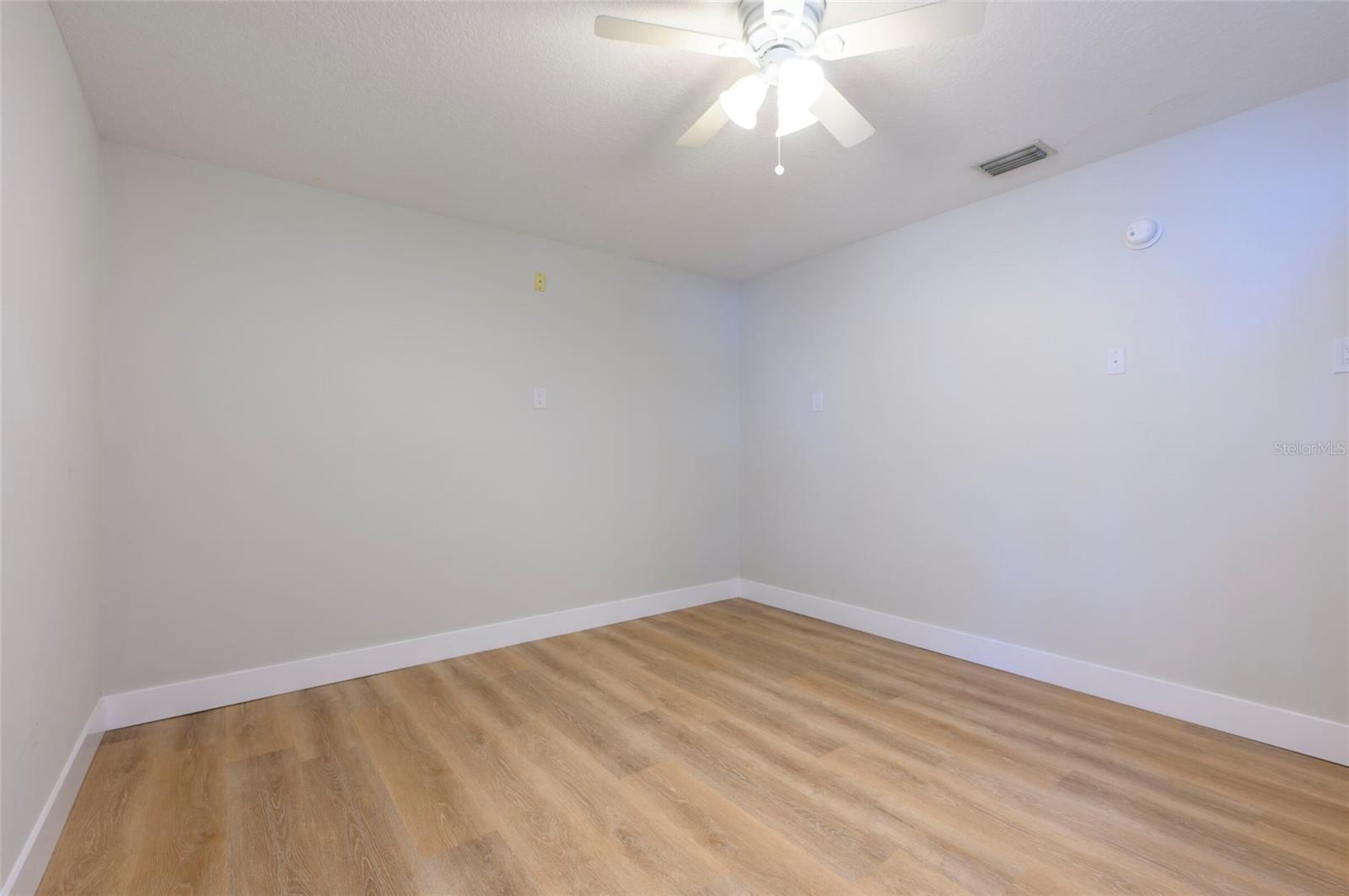 TB8505021 Property Photo 3