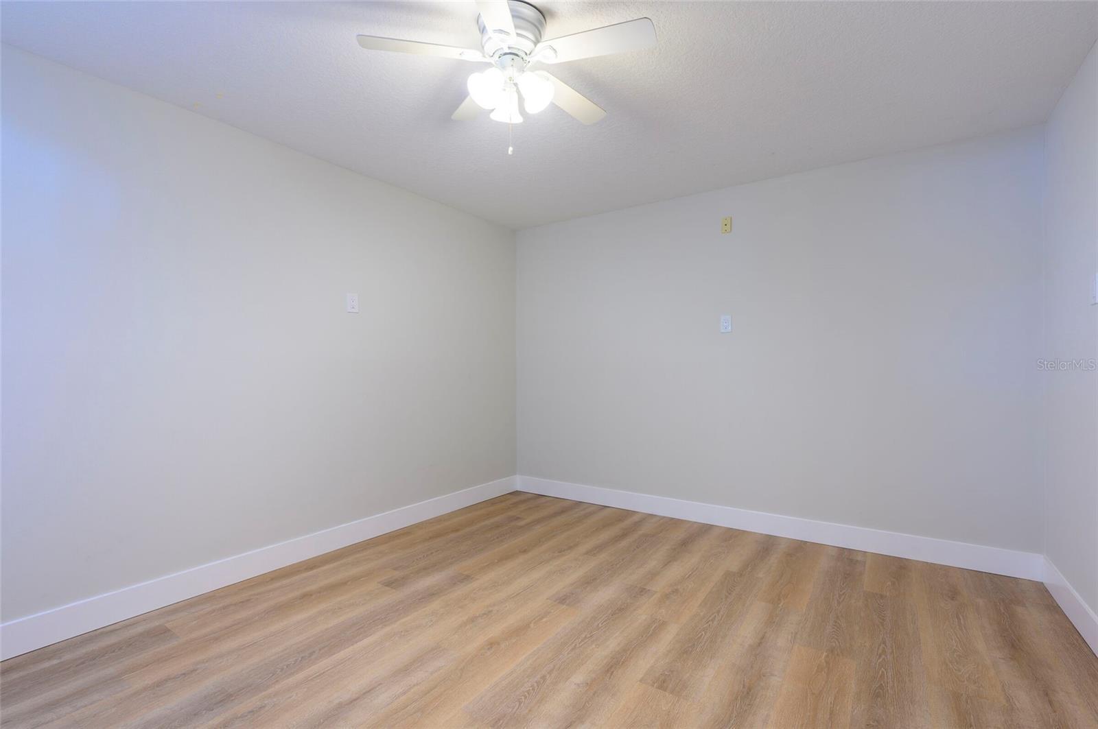 TB8505021 Property Photo 4