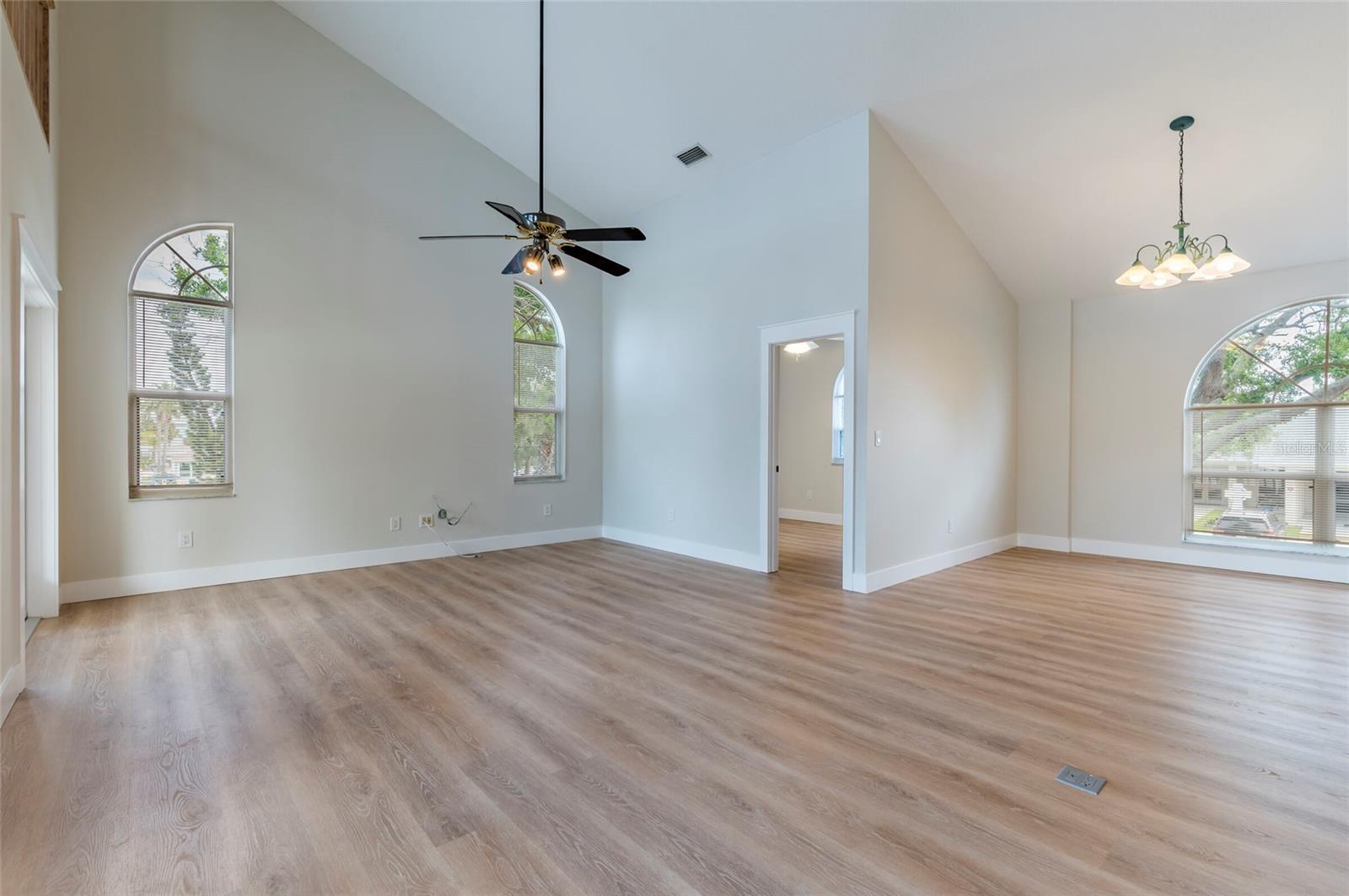 TB8505021 Property Photo 6