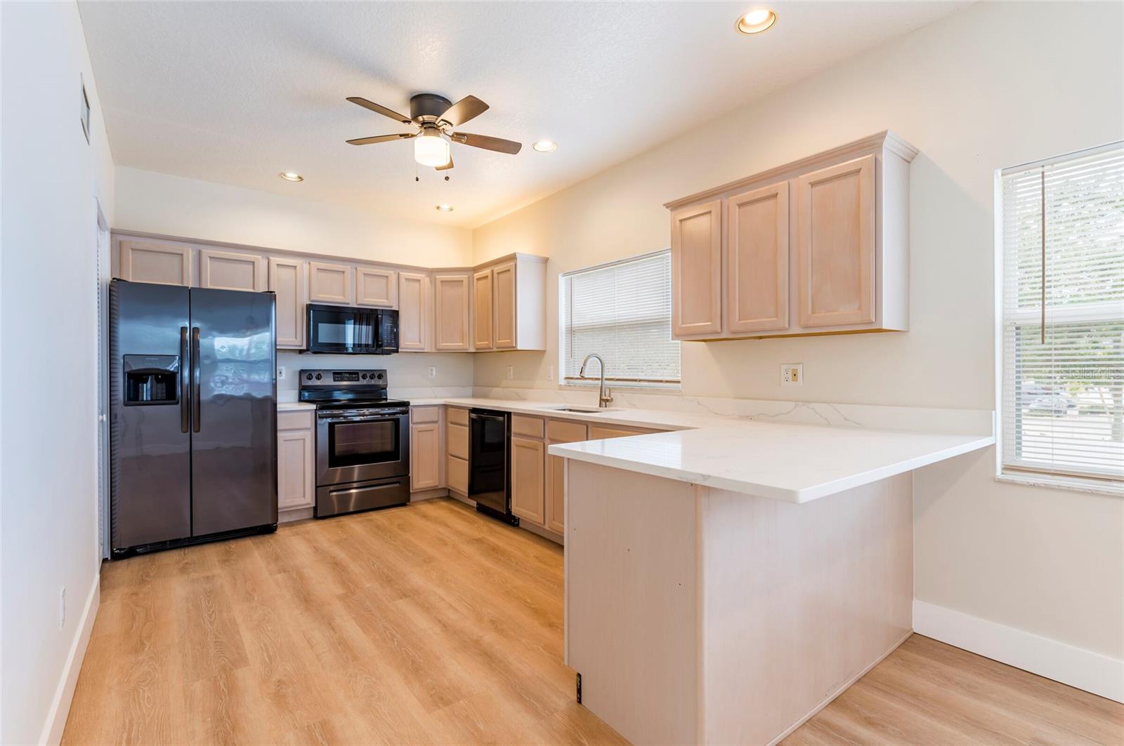 TB8505021 Property Photo 16