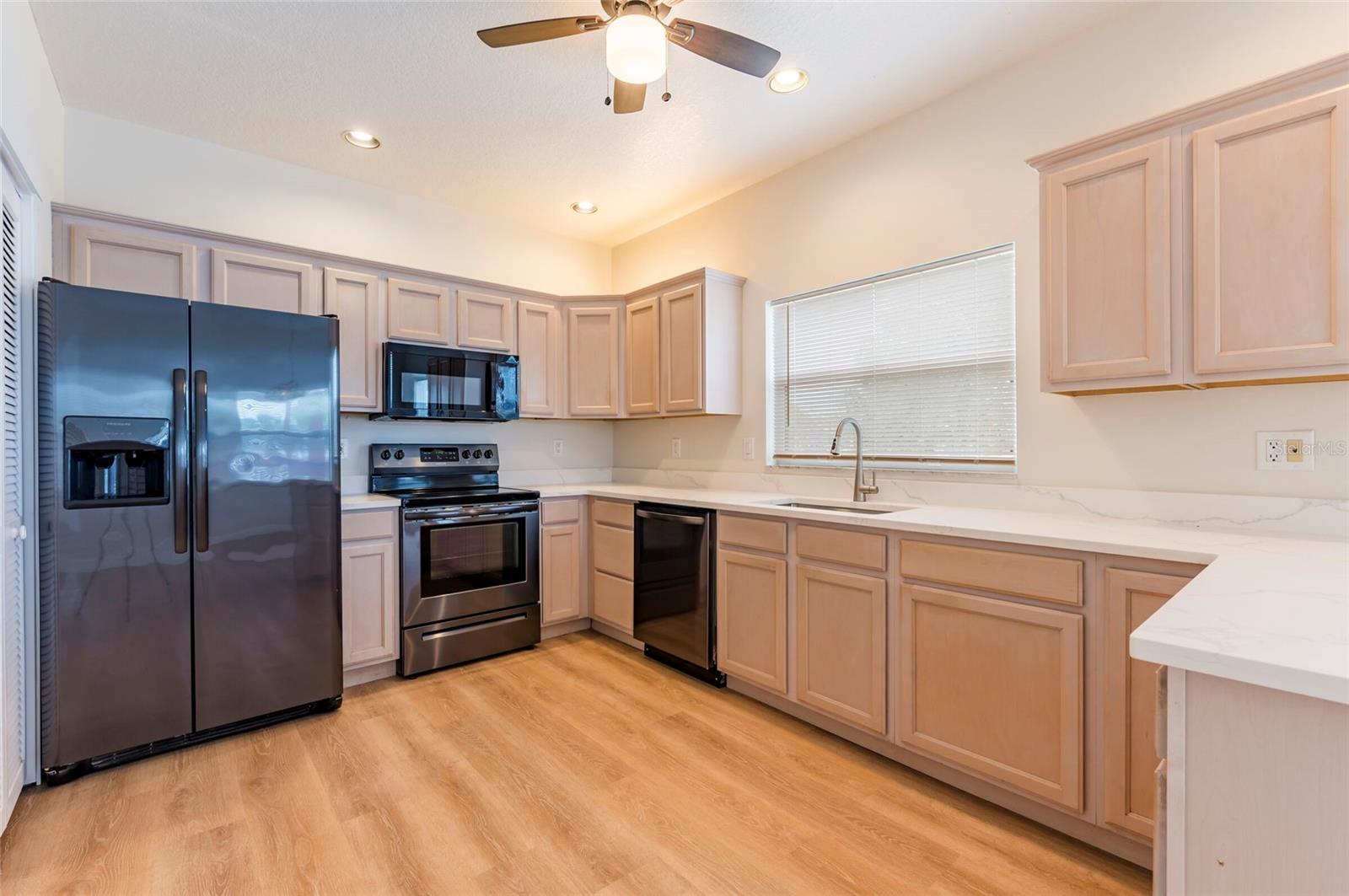 TB8505021 Property Photo 17
