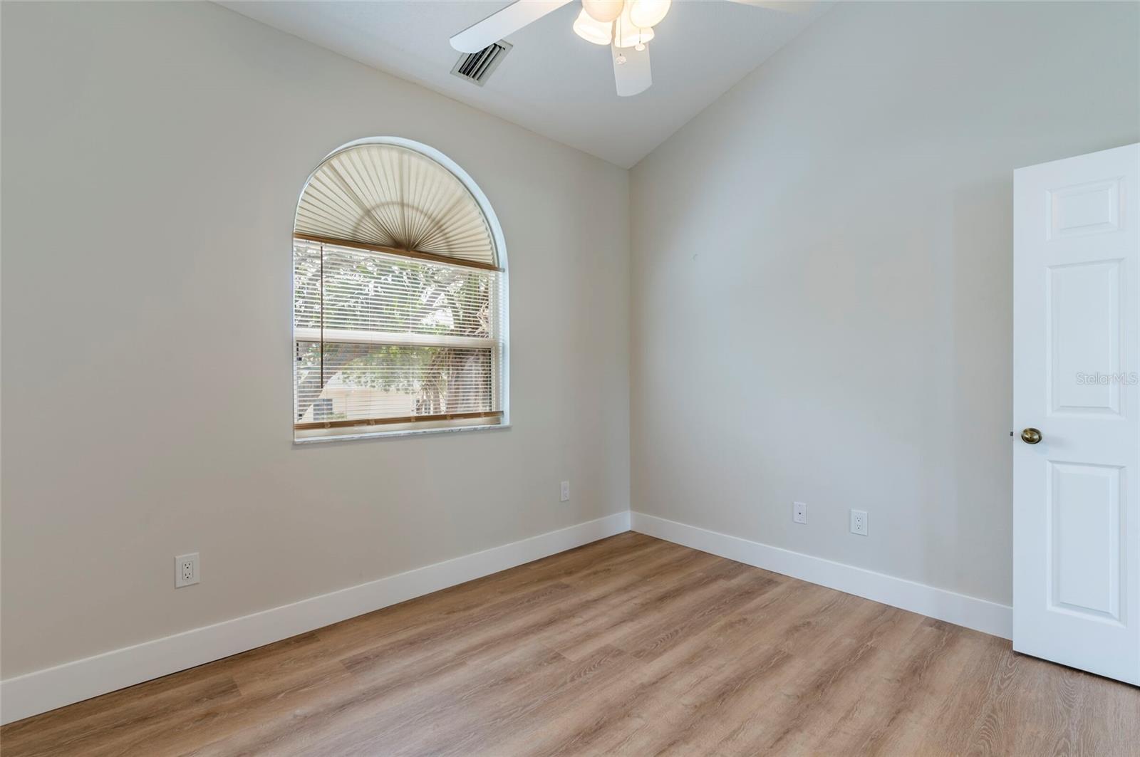 TB8505021 Property Photo 20