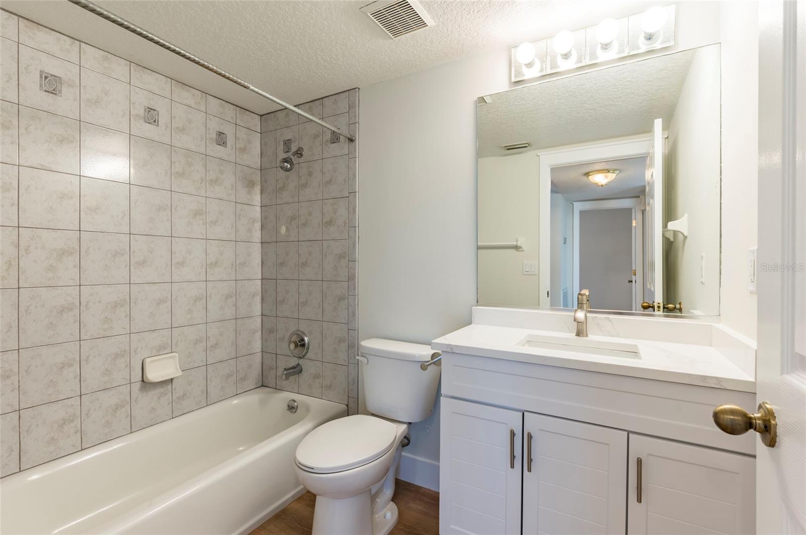 TB8505021 Property Photo 21