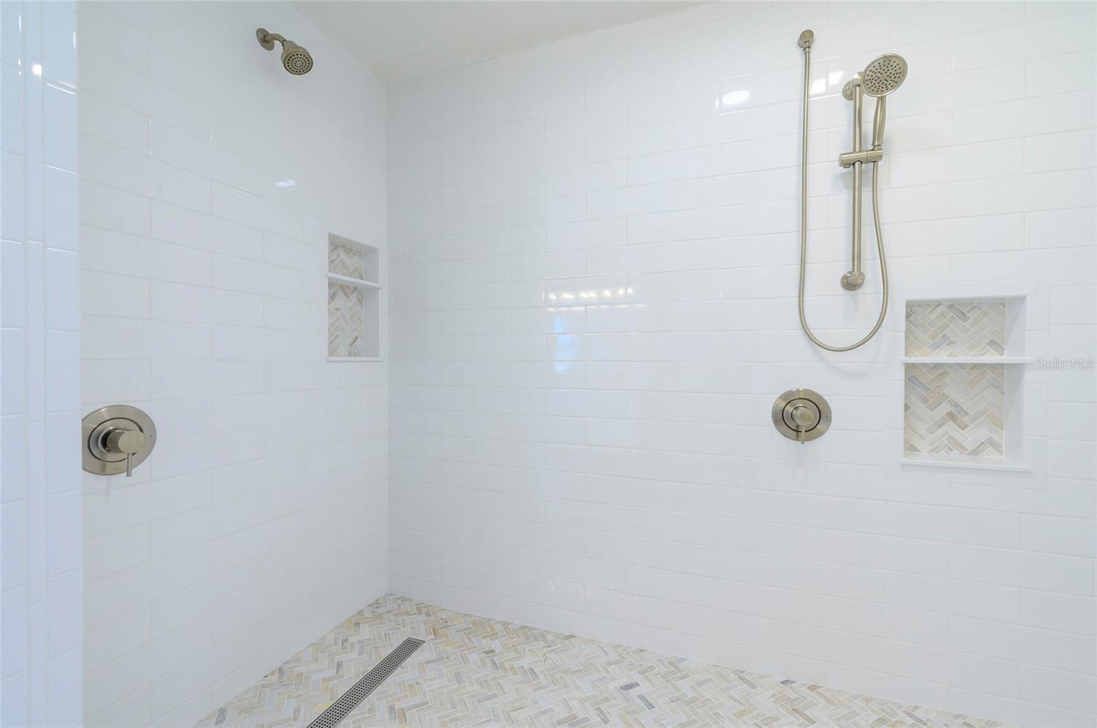 TB8505021 Property Photo 29