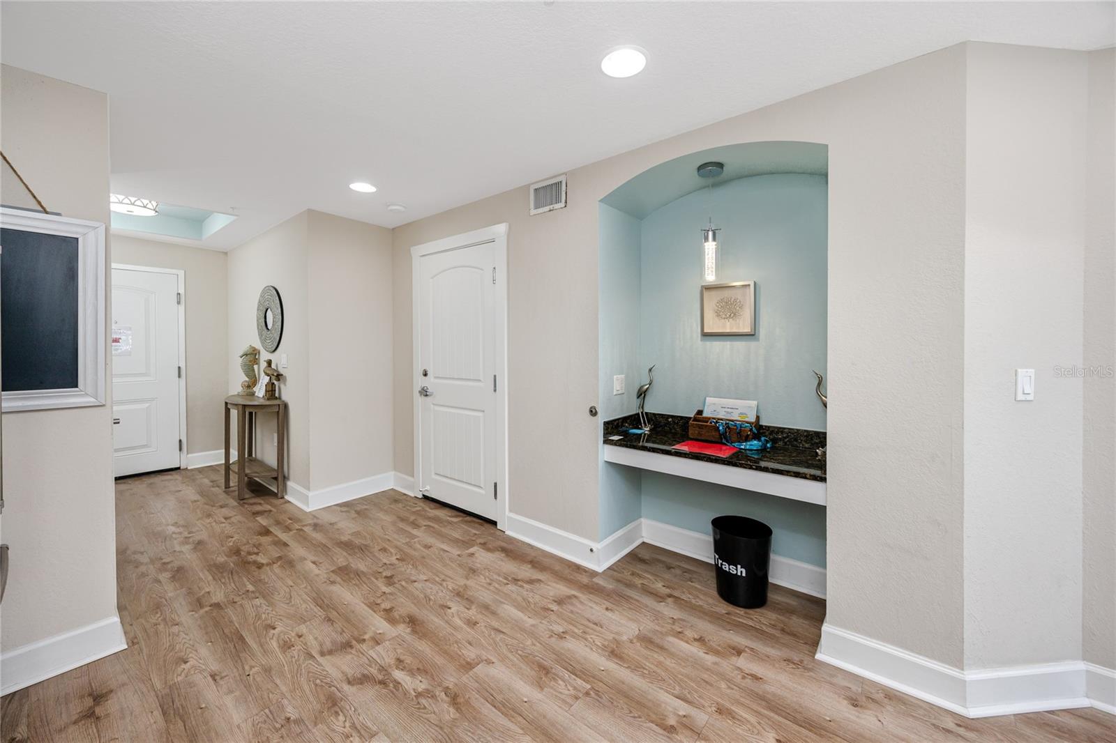 399 2nd St #718 Property Photo 12